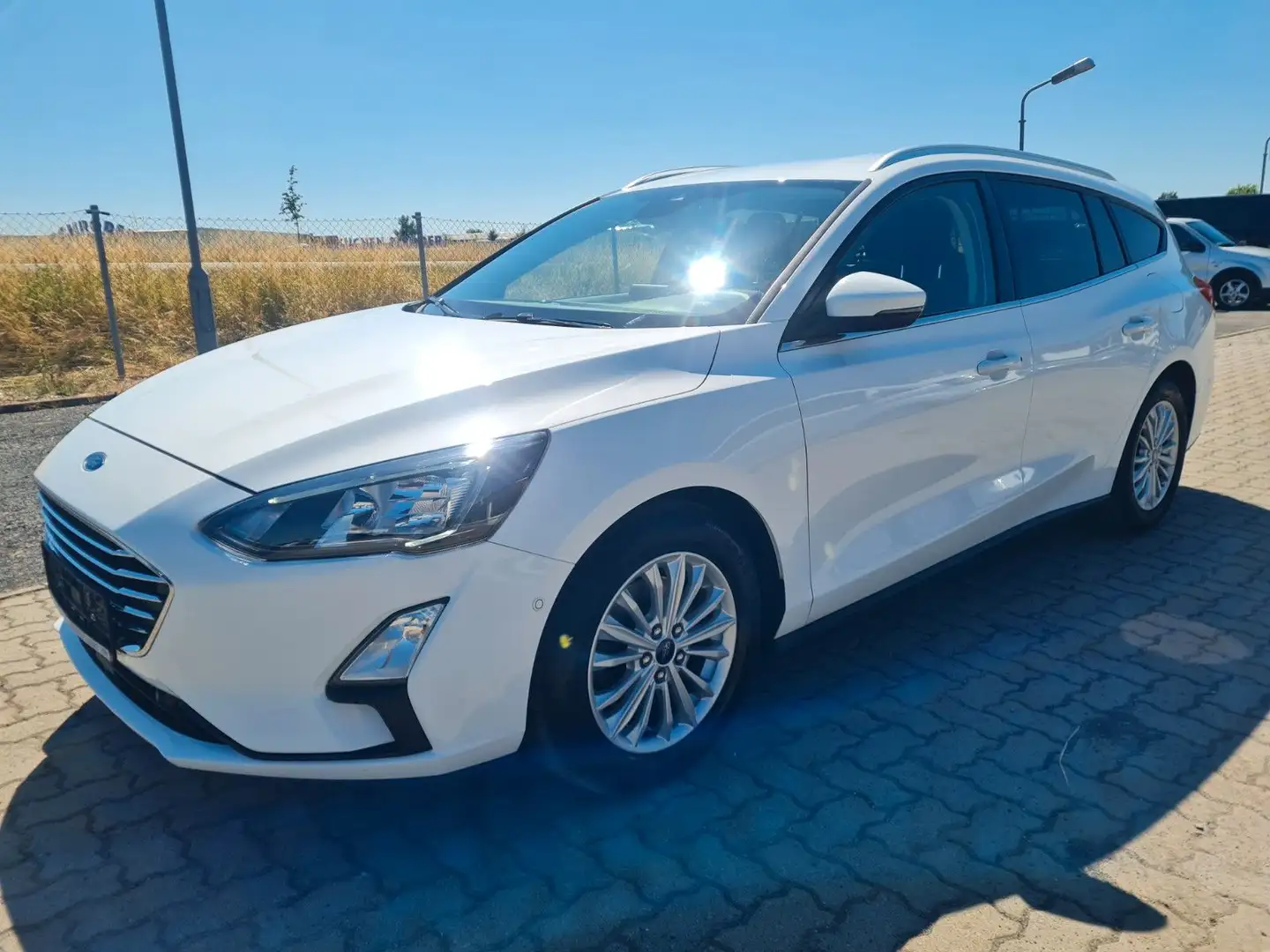 Ford Focus Turn. Titanium Navi LED Winterp. BLIS uvm. Weiß - 2