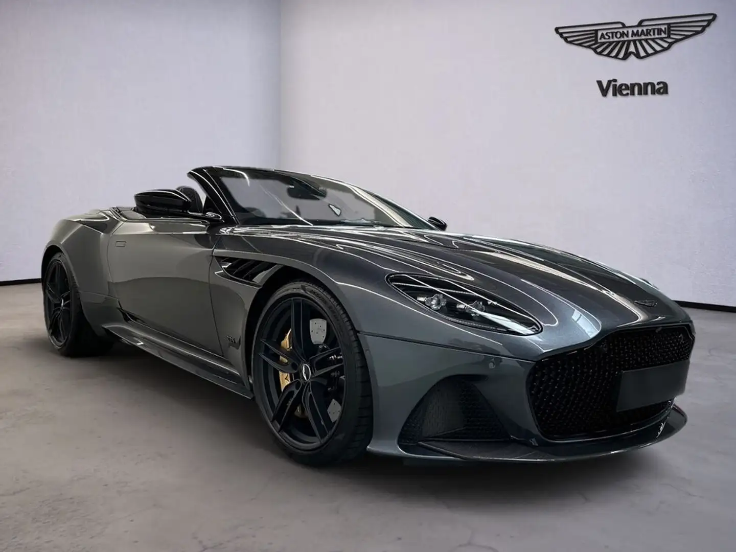 Aston Martin DBS Volante / Carbon Fibre Ext. & Int. / B&O Gris - 2