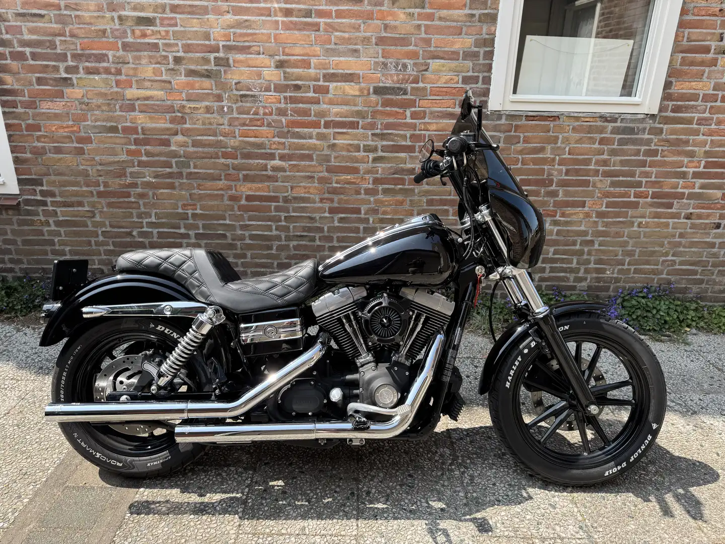 Harley-Davidson Dyna Street Bob Negru - 1