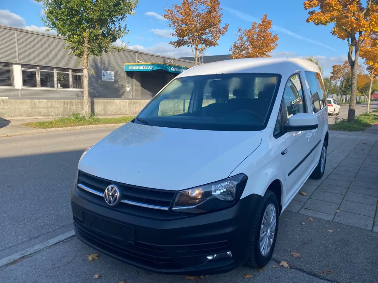 Volkswagen Caddy 2,0TDI 75kW BMT Comfortline 5-Sitz Weiß - 2