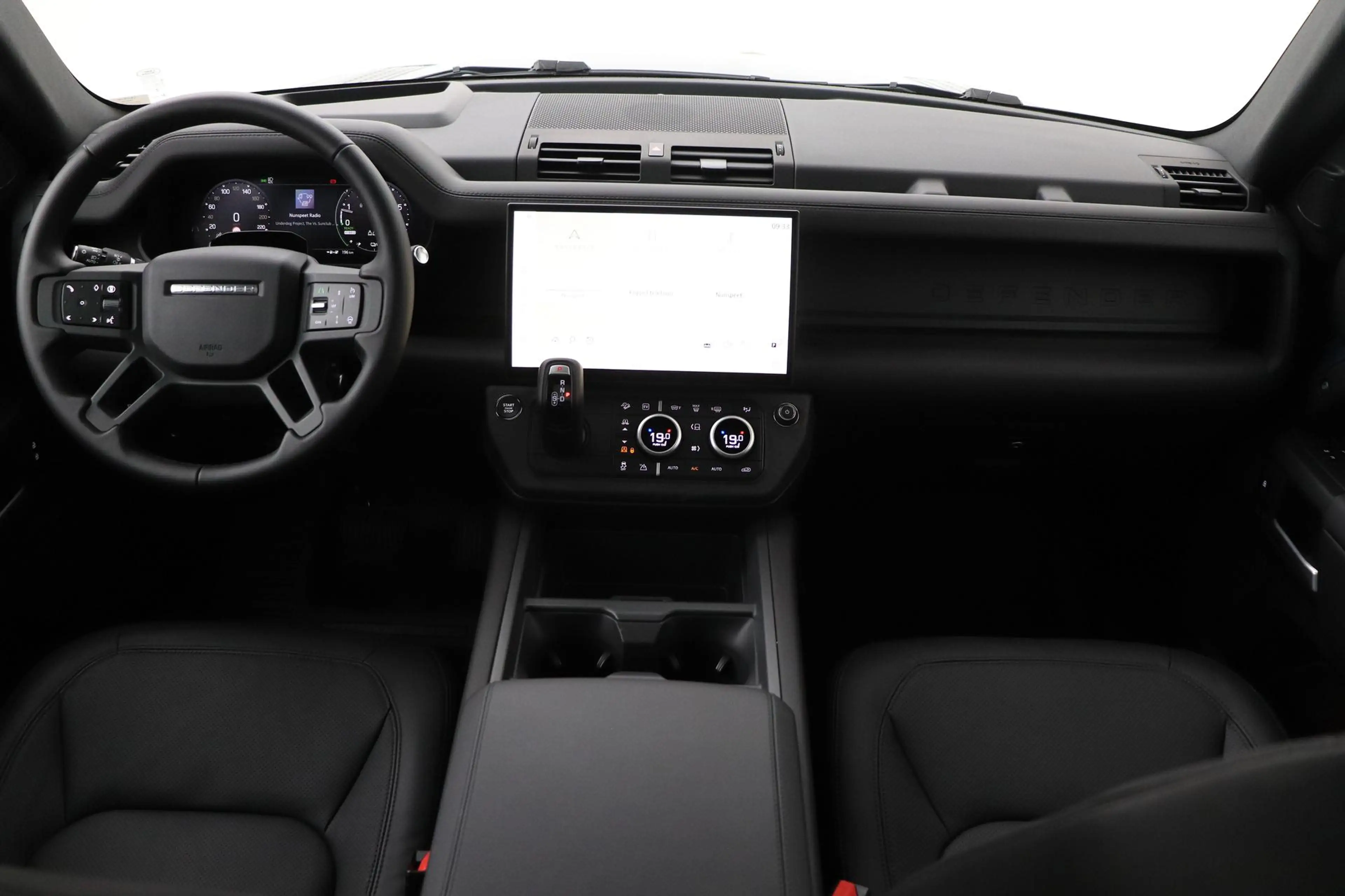 Land Rover Defender 110 P300e X-Dynamic HSE | HERITAGE Edition | Black — photo 4
