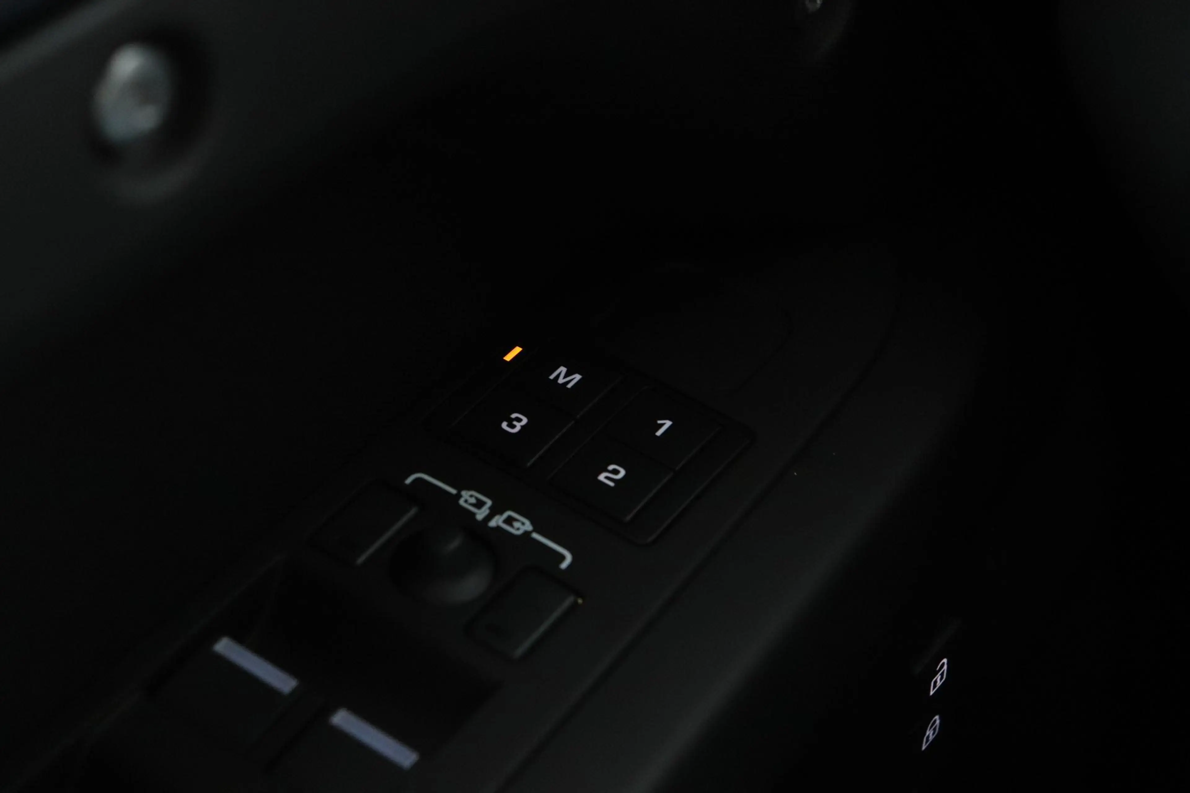 Land Rover Defender 110 P300e X-Dynamic HSE | HERITAGE Edition | Black — photo 38