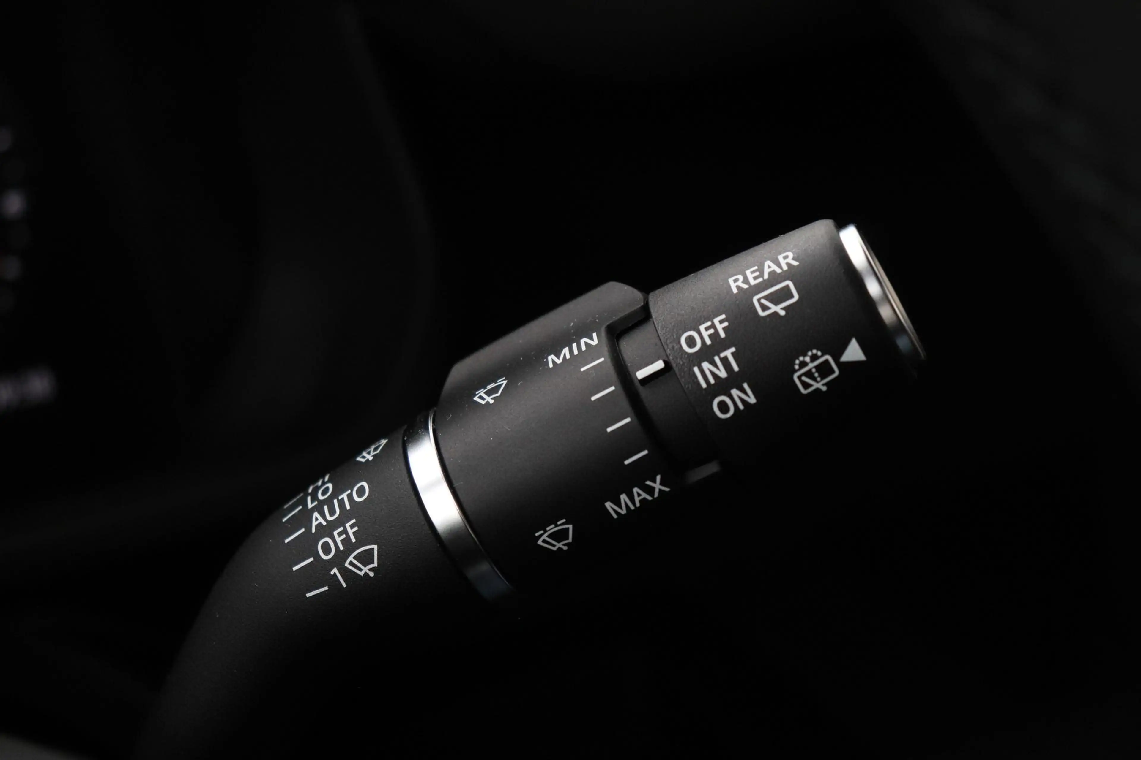 Land Rover Defender 110 P300e X-Dynamic HSE | HERITAGE Edition | Black — photo 45