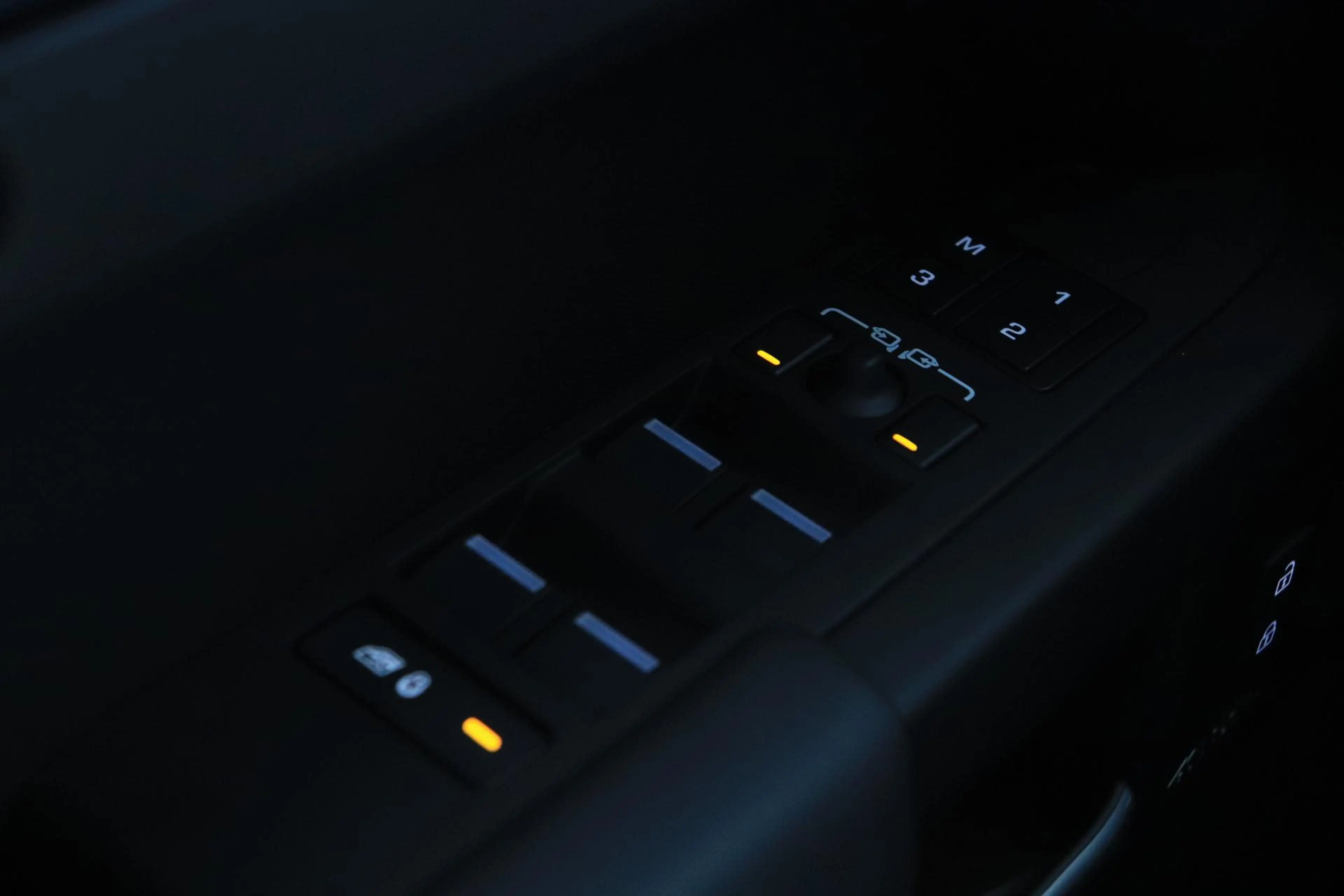 Land Rover Defender 110 P300e X-Dynamic HSE | HERITAGE Edition | Black — photo 46