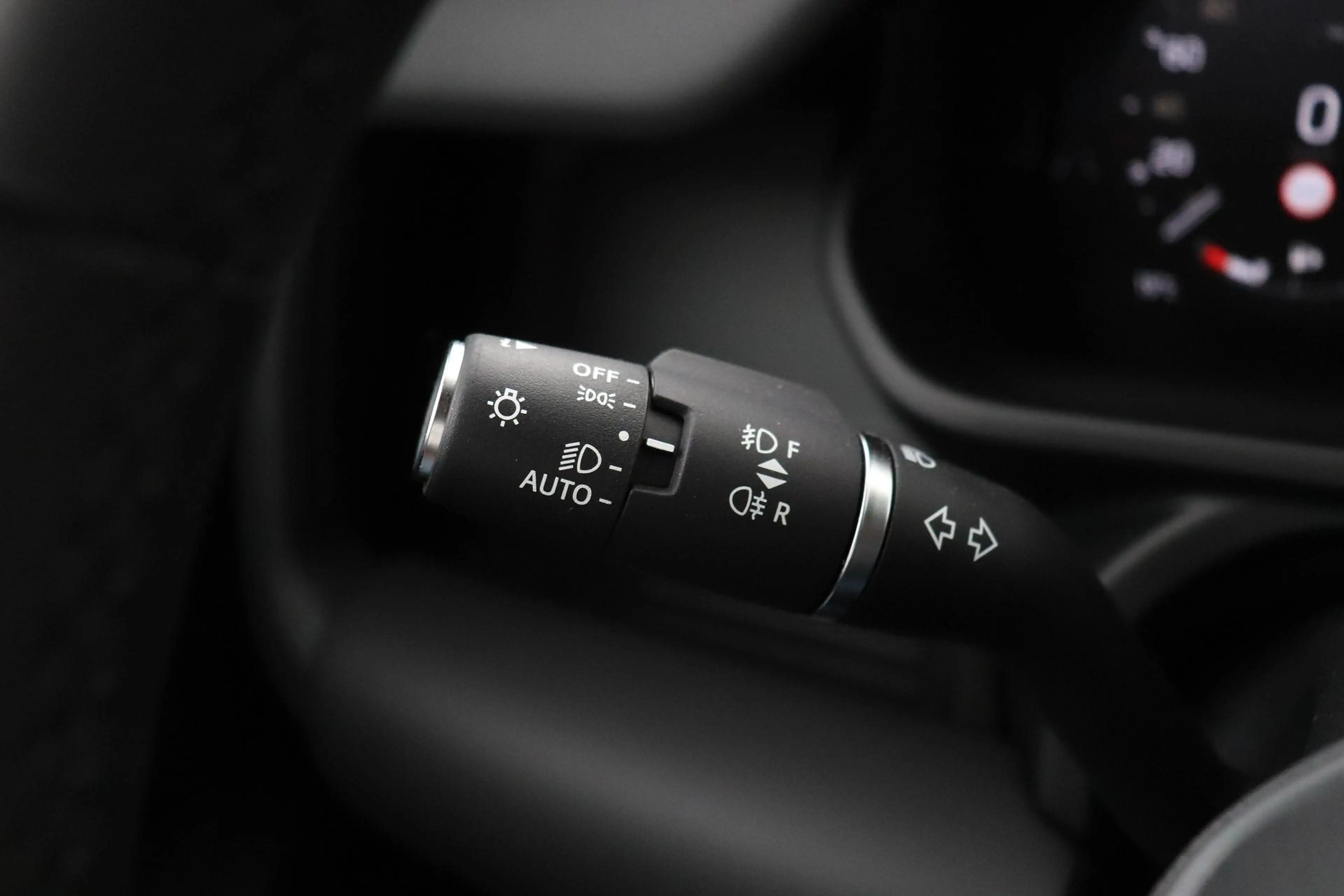 Land Rover Defender 110 P300e X-Dynamic HSE | HERITAGE Edition | Black — photo 42