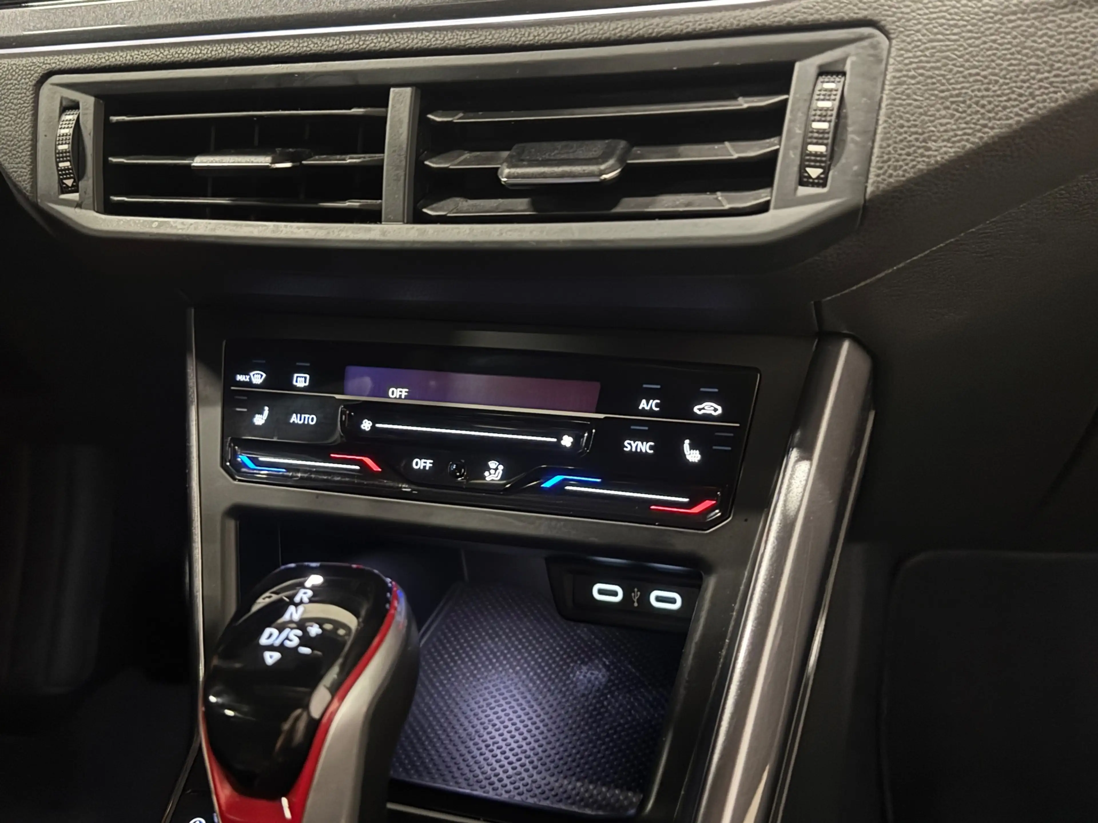Volkswagen Polo GTI 2.0 TSI | FACELIFT | PANO | CAMERA | LED | ACC — photo 16