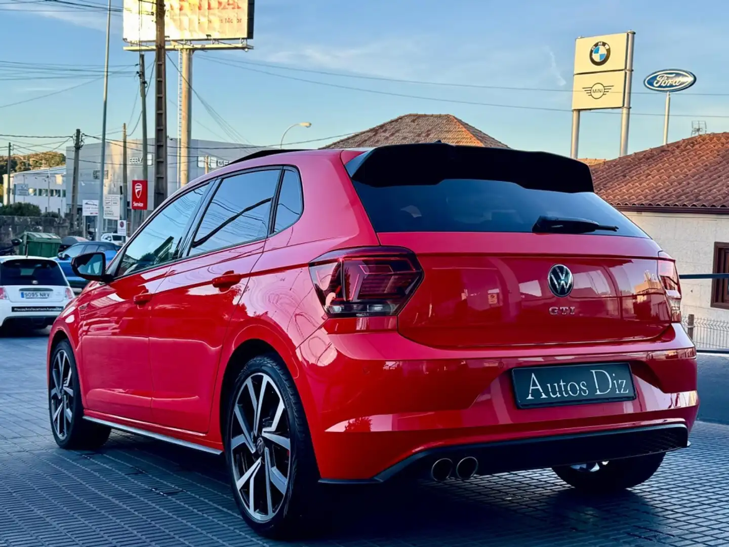 Volkswagen Polo 2.0 TSI GTI DSG Rojo - 2