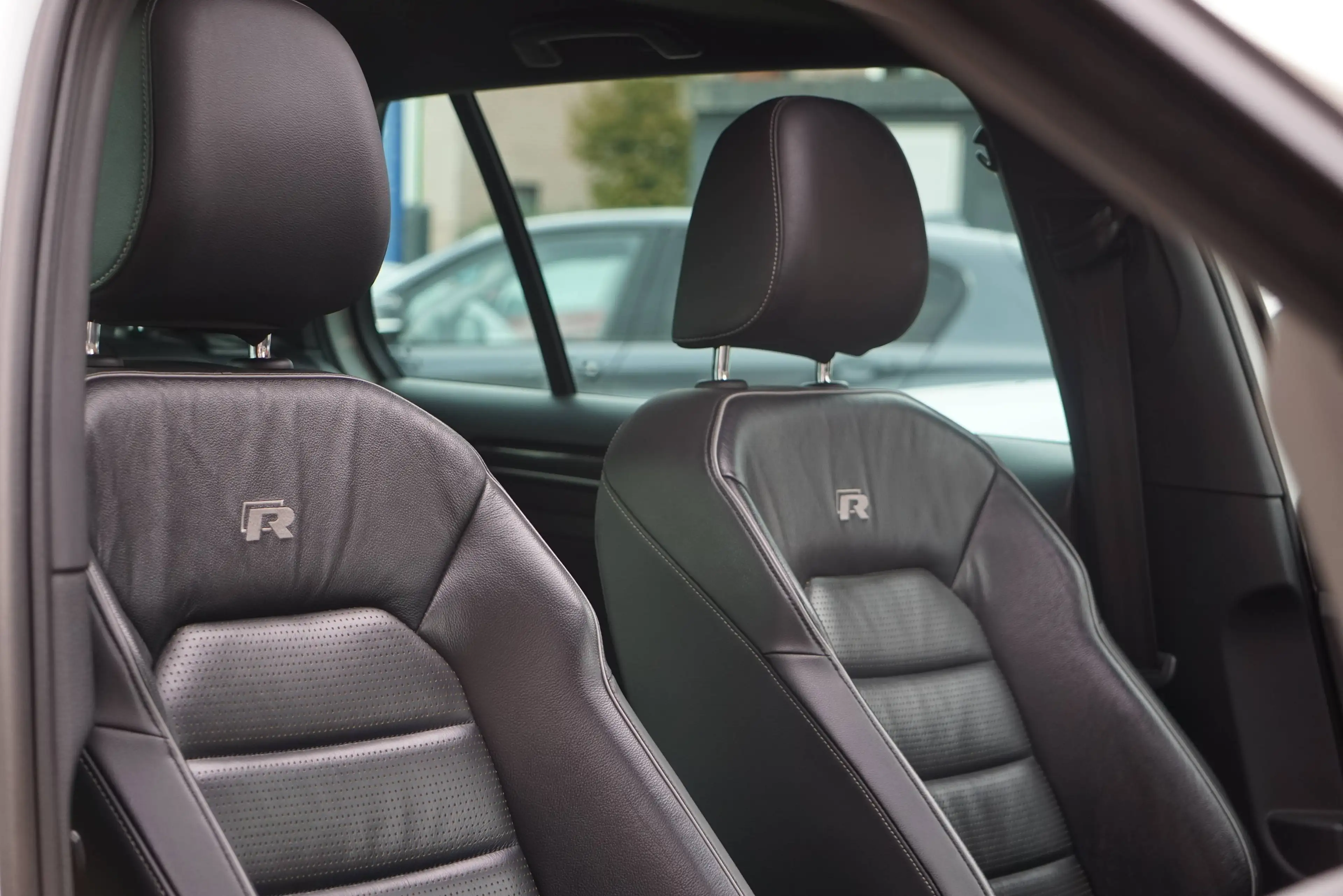 Volkswagen Golf R 2.0 TSI TCR OPF 4MOTION / DSG7 / DISTRONIC / FULL LED / CAMERA / TOIT PANO / FRONT ASSIST / CARPLAY — photo 14