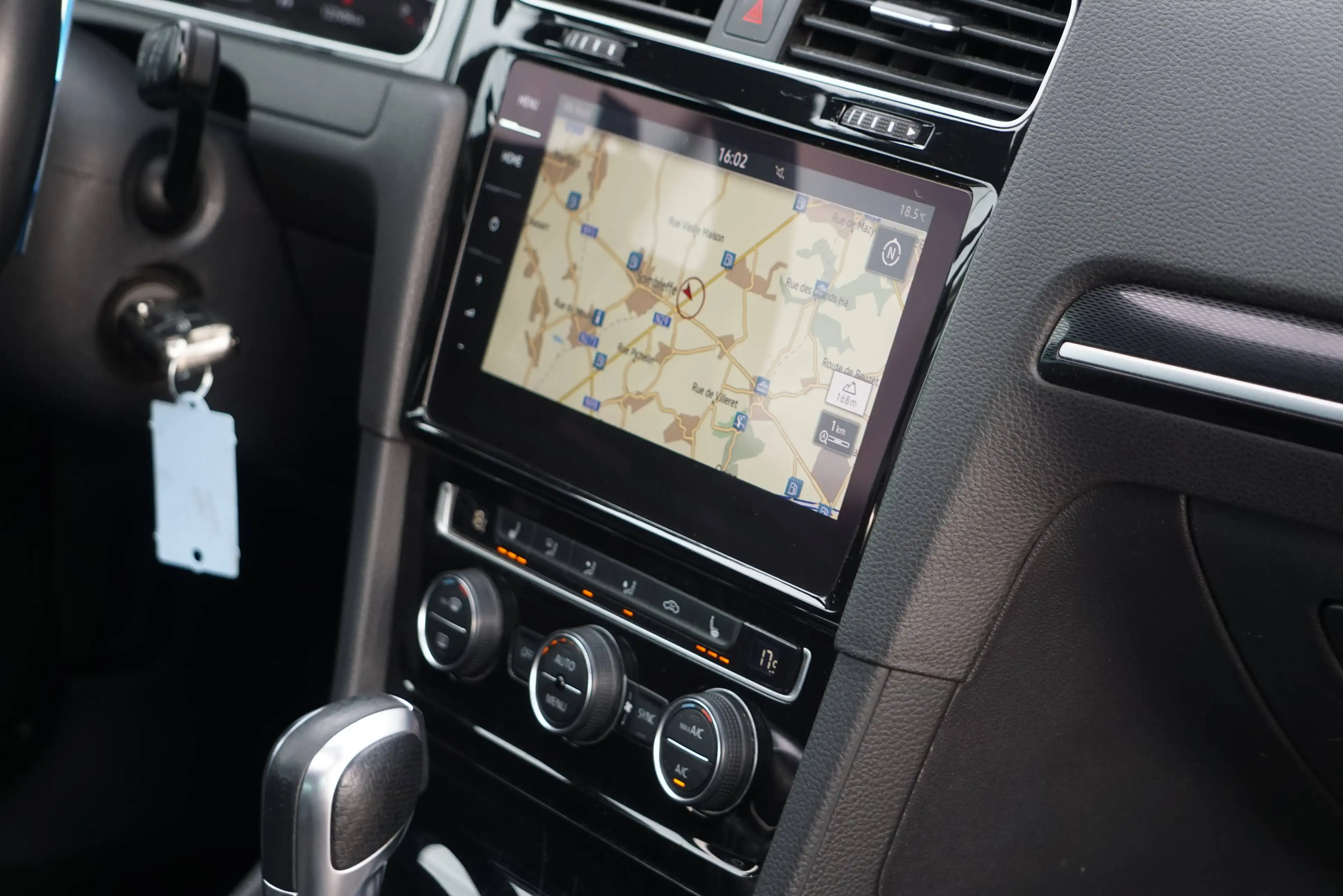 Volkswagen Golf R 2.0 TSI TCR OPF 4MOTION / DSG7 / DISTRONIC / FULL LED / CAMERA / TOIT PANO / FRONT ASSIST / CARPLAY — photo 7