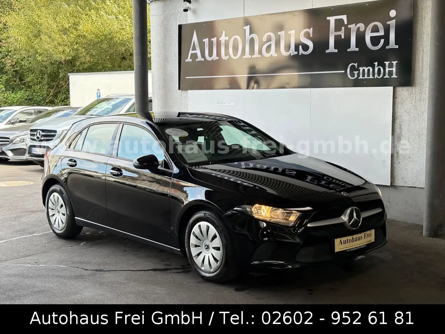 Mercedes-Benz A 180 d 8G*1.HAND*CARPLAY*TEMPO*8FB*DAB* Schwarz - 1