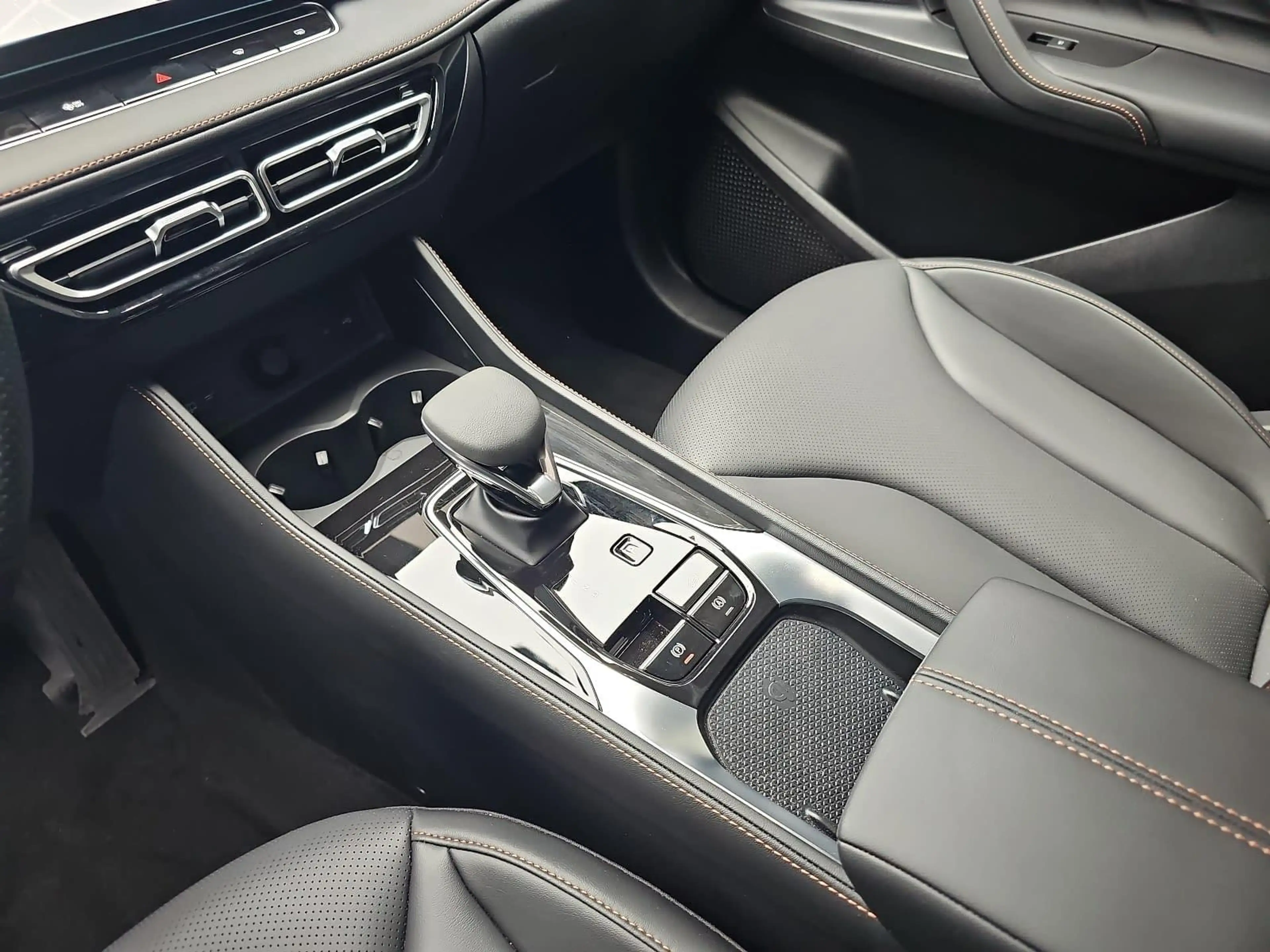 MG HS HS 1.5 PLUG-IN-HYBRID MY25.5 LUXURY LEDER 360-GRAD — photo 13