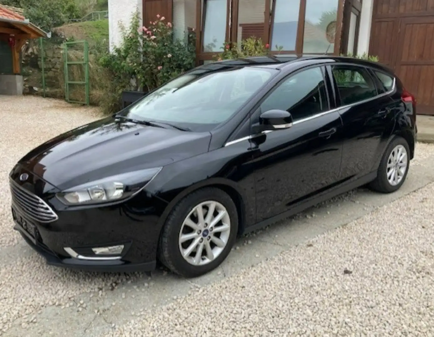Ford Focus Focus 1,5 Benzin Titanium Automatik - Scheckheft Schwarz - 1