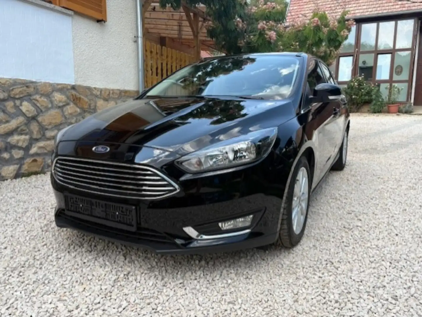 Ford Focus Focus 1,5 Benzin Titanium Automatik - Scheckheft Schwarz - 2