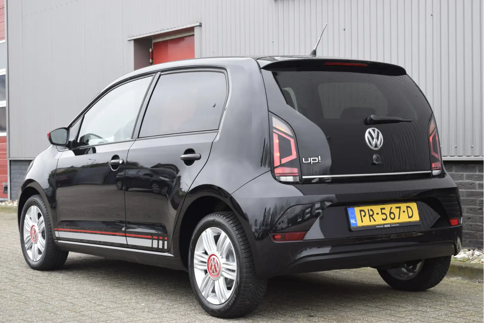 Volkswagen up! 1.0 BMT up! beats Bluetooth, A/C, DAB, LMV 15" Zwart - 2