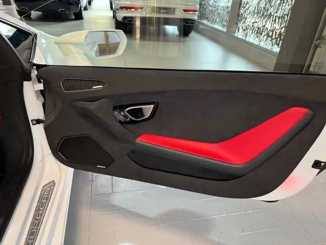Lamborghini Huracan view 15