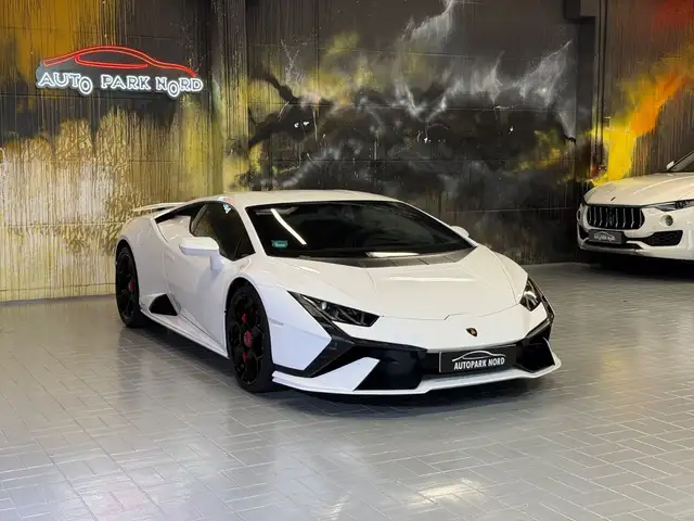 Lamborghini Huracan view 9