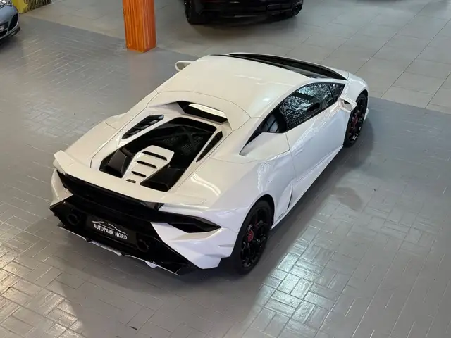 Lamborghini Huracan view 10