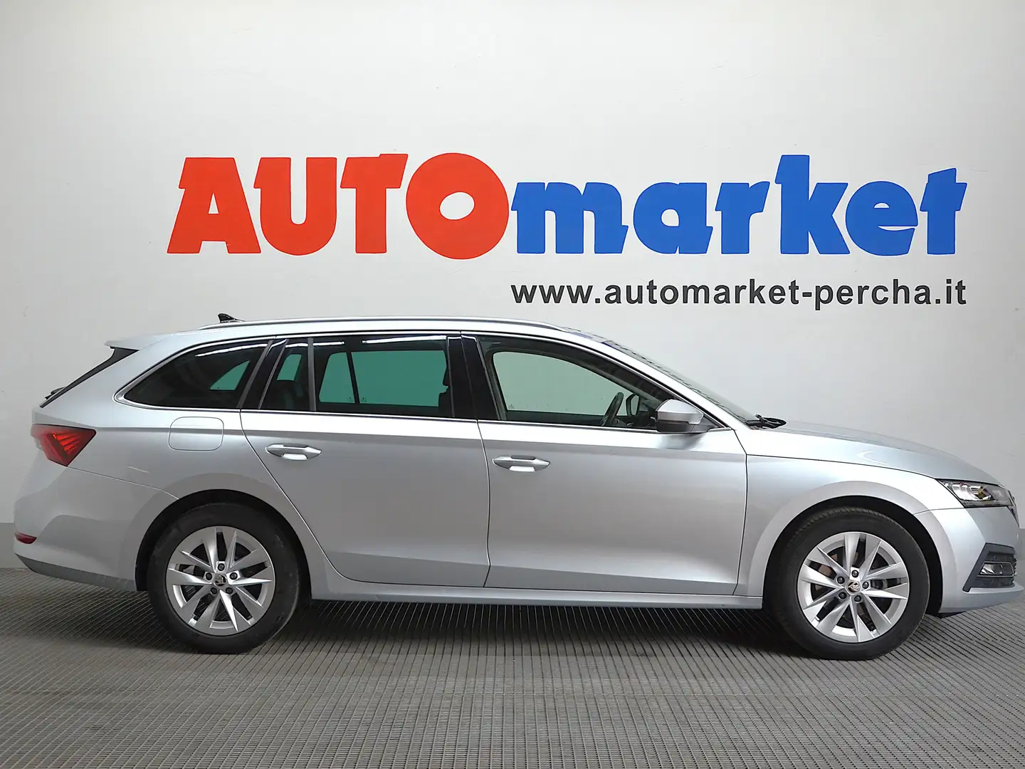 Skoda Octavia Wagon 2.0 TDI evo Style 150cv dsg Argento - 1