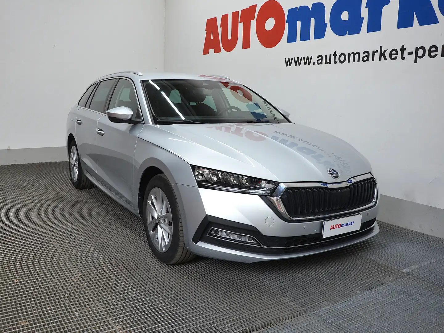 Skoda Octavia Wagon 2.0 TDI evo Style 150cv dsg Argento - 2