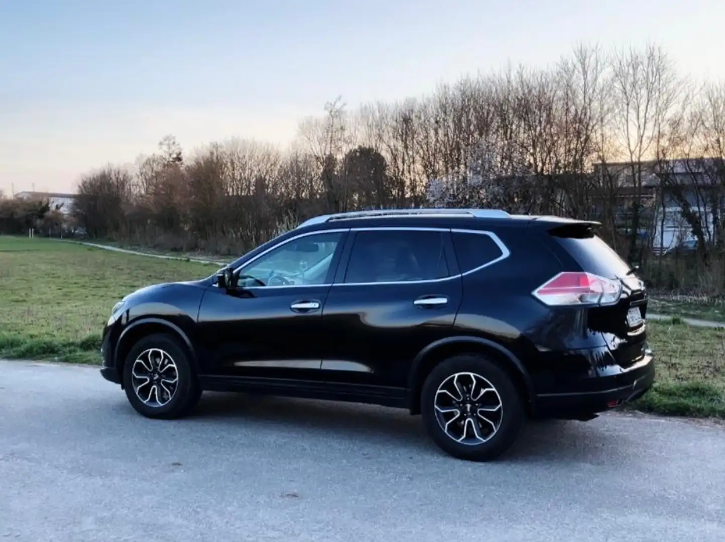 Nissan X-Trail Tekna*VollLeder*Pano*Navi*7Sit*SoundS*20Zoll*360K* Schwarz - 2