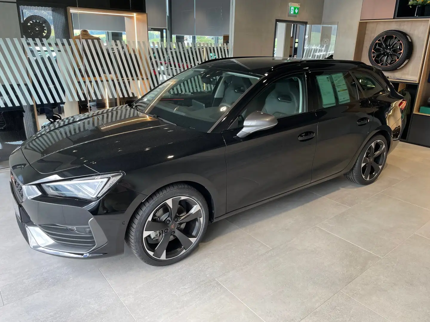 CUPRA Leon TRIBE 2.0 TDI DSG 4Drive Schwarz - 2