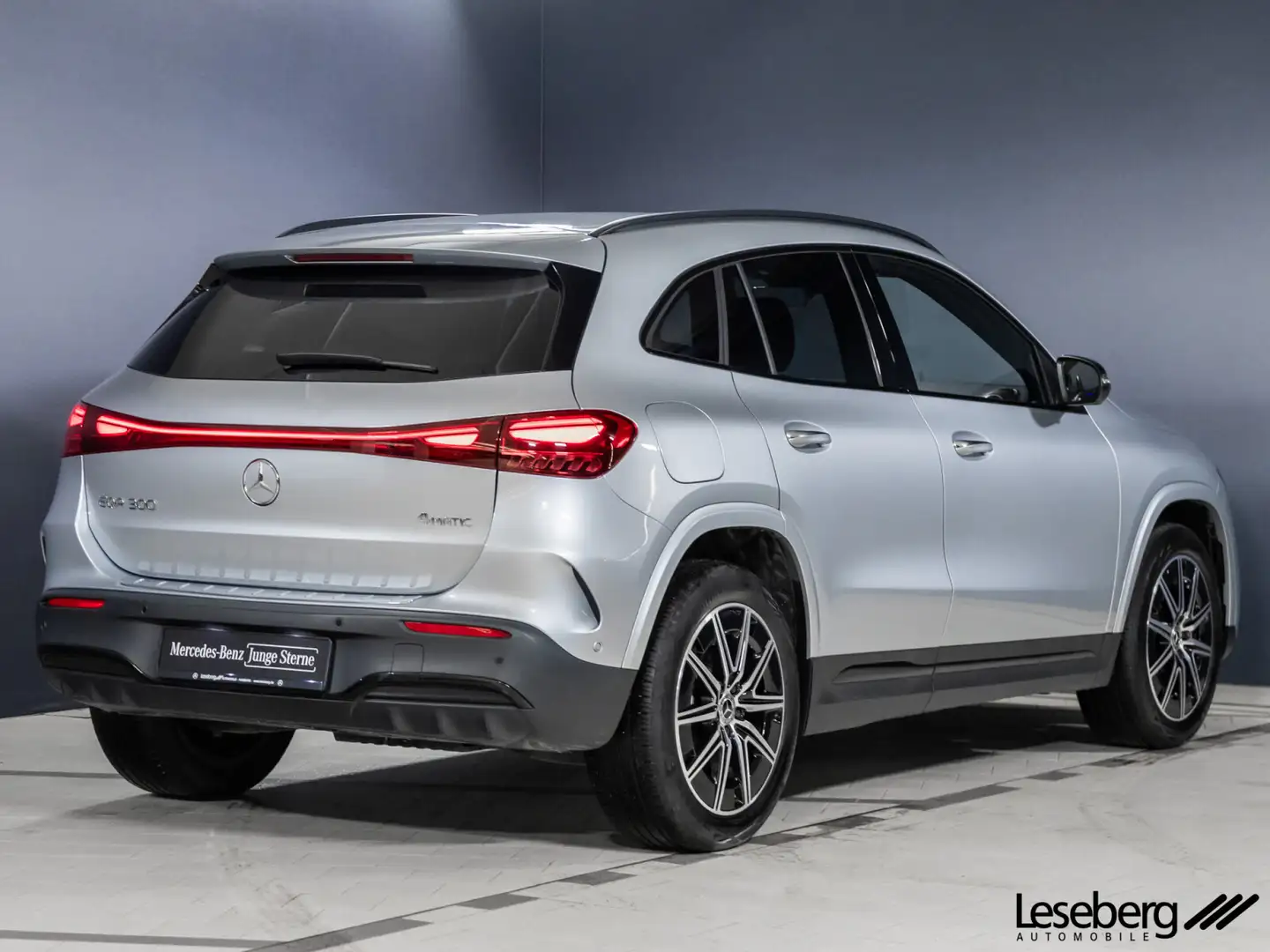 Mercedes-Benz EQA 300 EQA 300 4M AMG Adv.+ Night/Distron./360°-Kamera/ Silber - 2