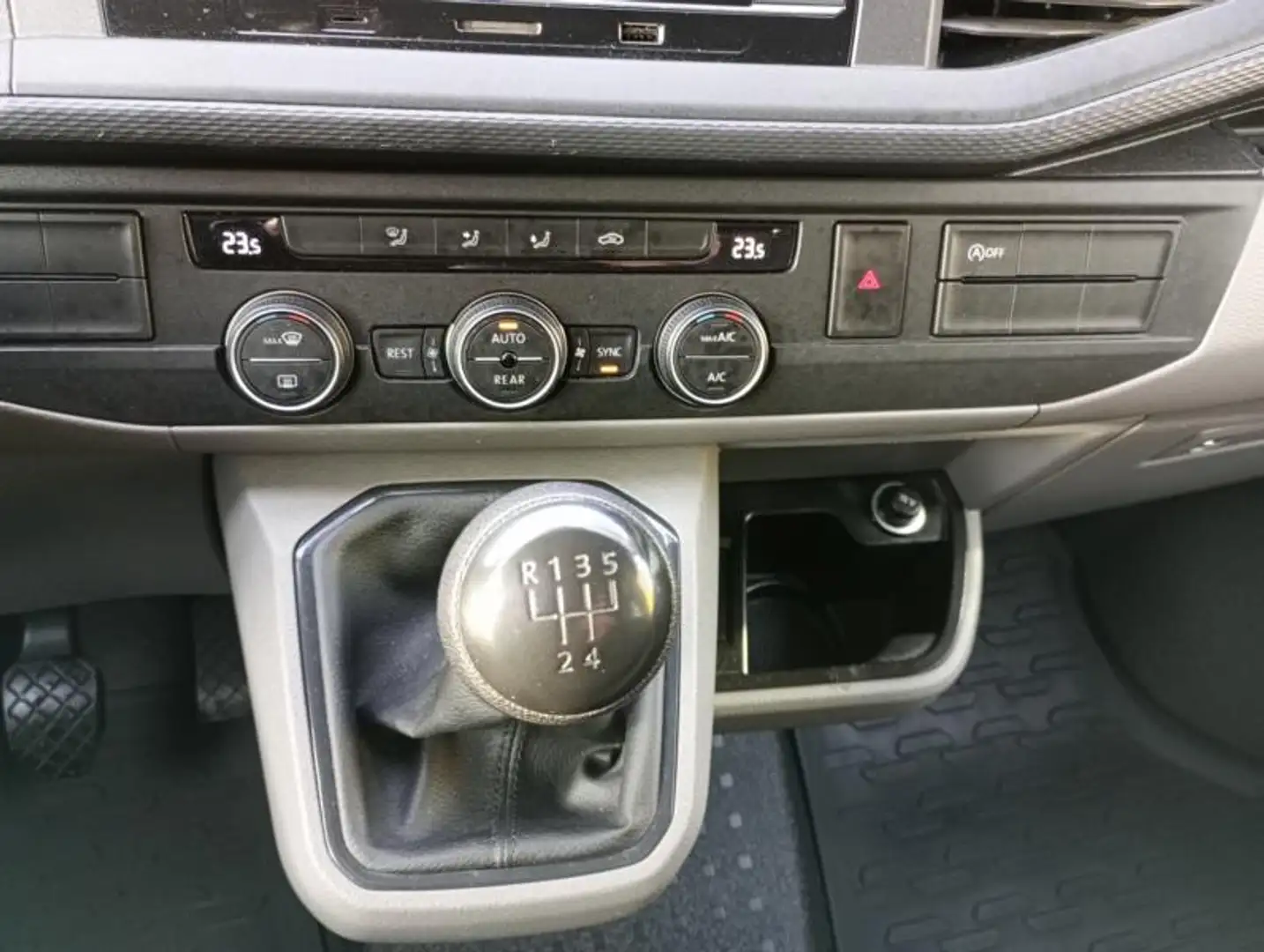 Volkswagen T6.1 Caravelle Trendline Diesel Rouge - 2