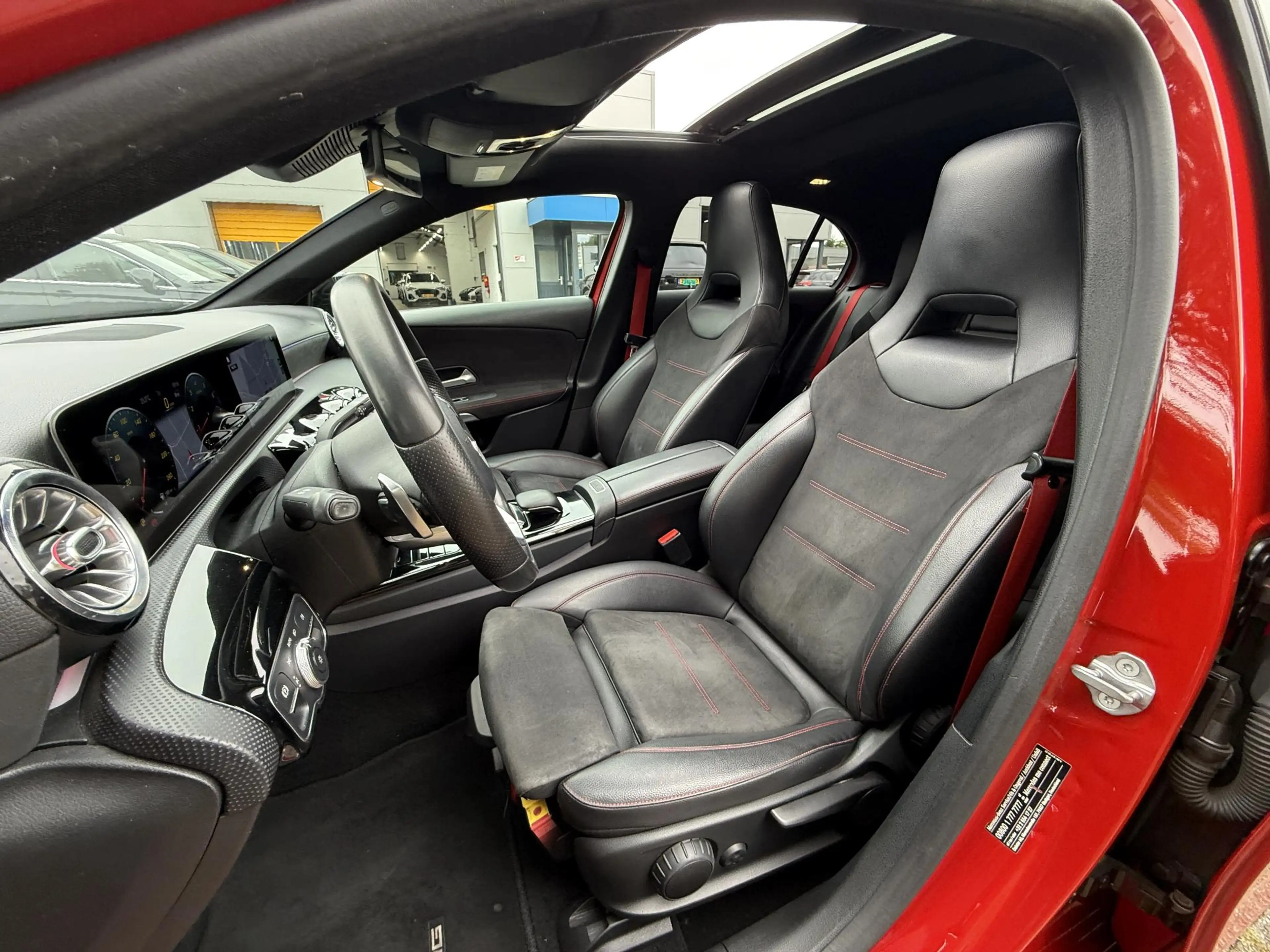Mercedes-Benz A 200 AMG 163PK Automaat•Pano•Burmester — photo 12
