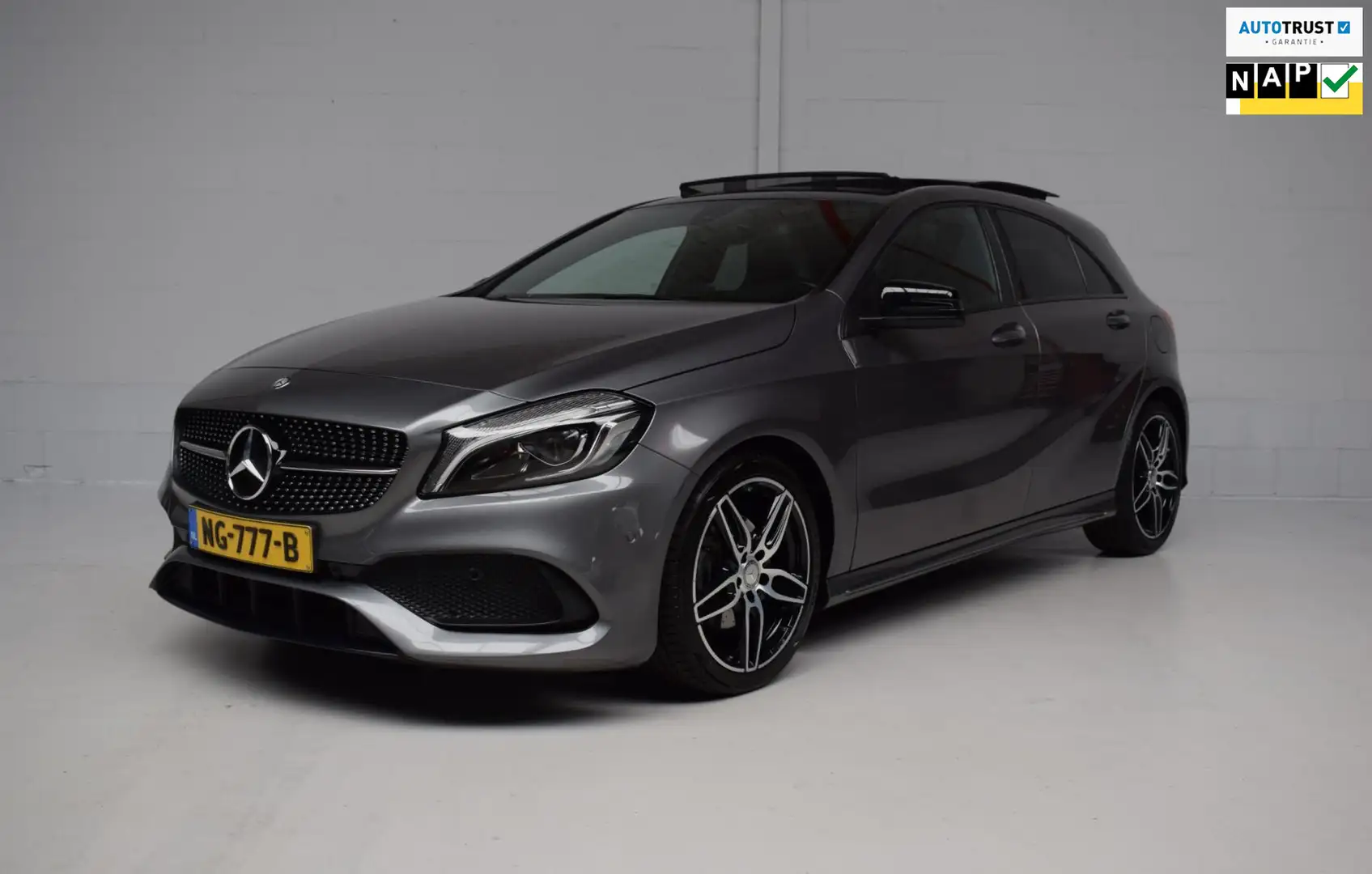 Mercedes-Benz A 180 AUT AMG ORG.NED, PANORAMADAK, NIGHT-PAKKET, SFEERV Grau - 1