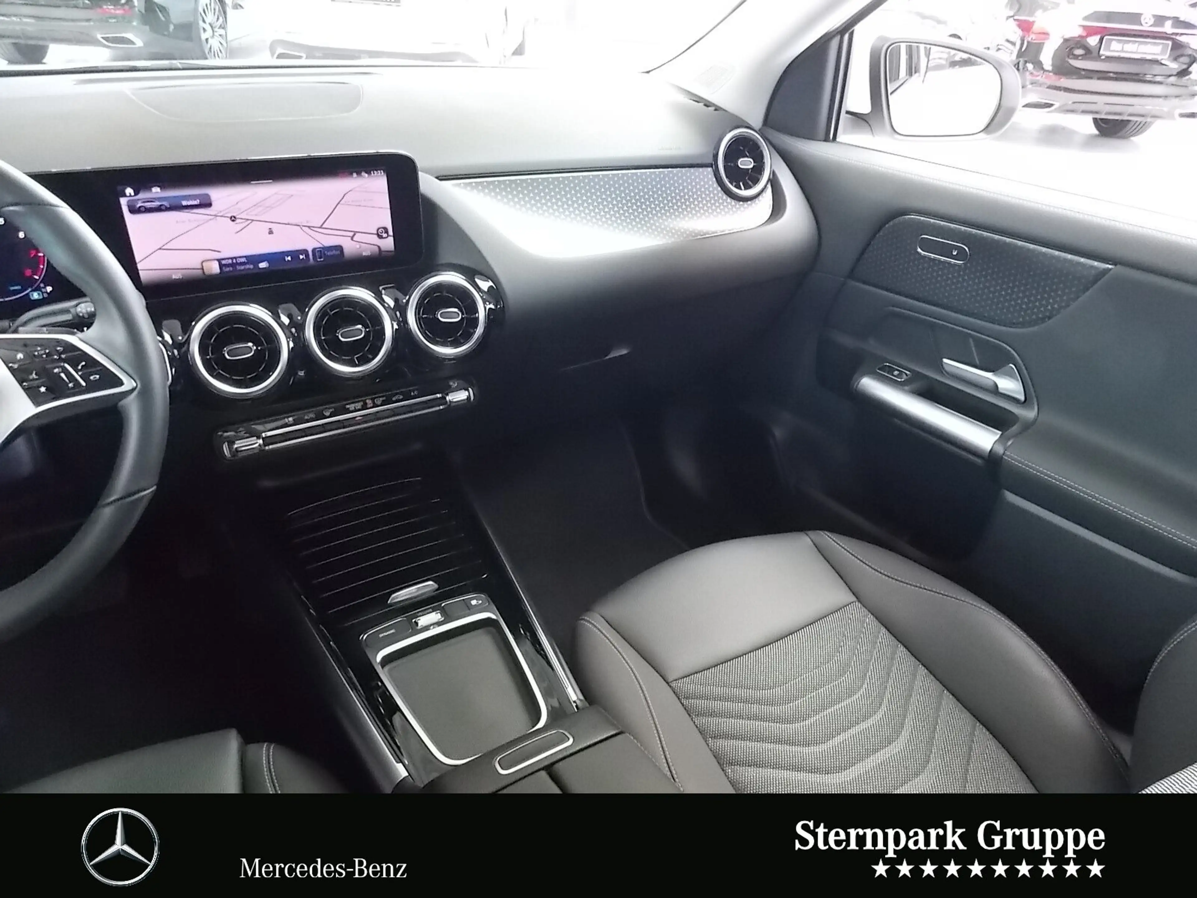 Mercedes-Benz GLA 200 GLA 200 Progressive Navi,Pano,LED,R-Kam,AHK,Easy — photo 12