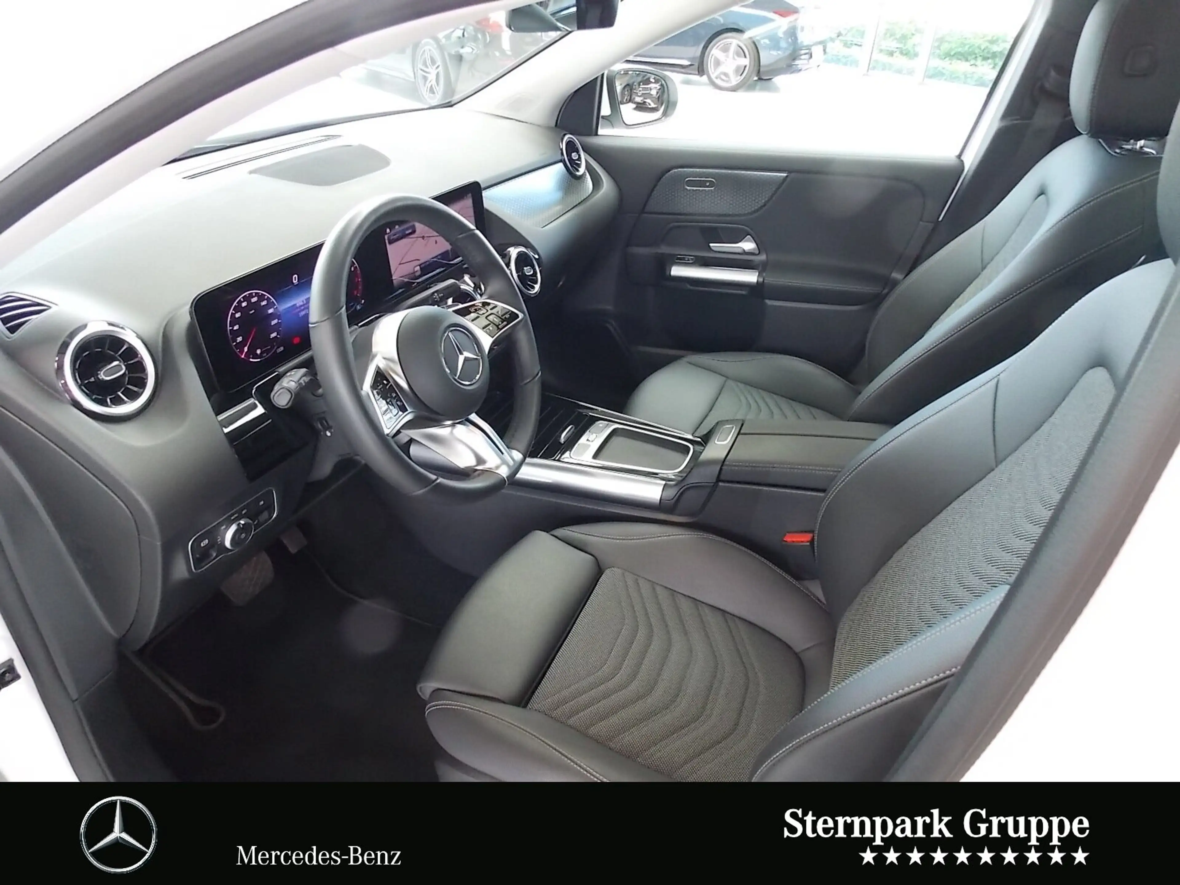 Mercedes-Benz GLA 200 GLA 200 Progressive Navi,Pano,LED,R-Kam,AHK,Easy — photo 6