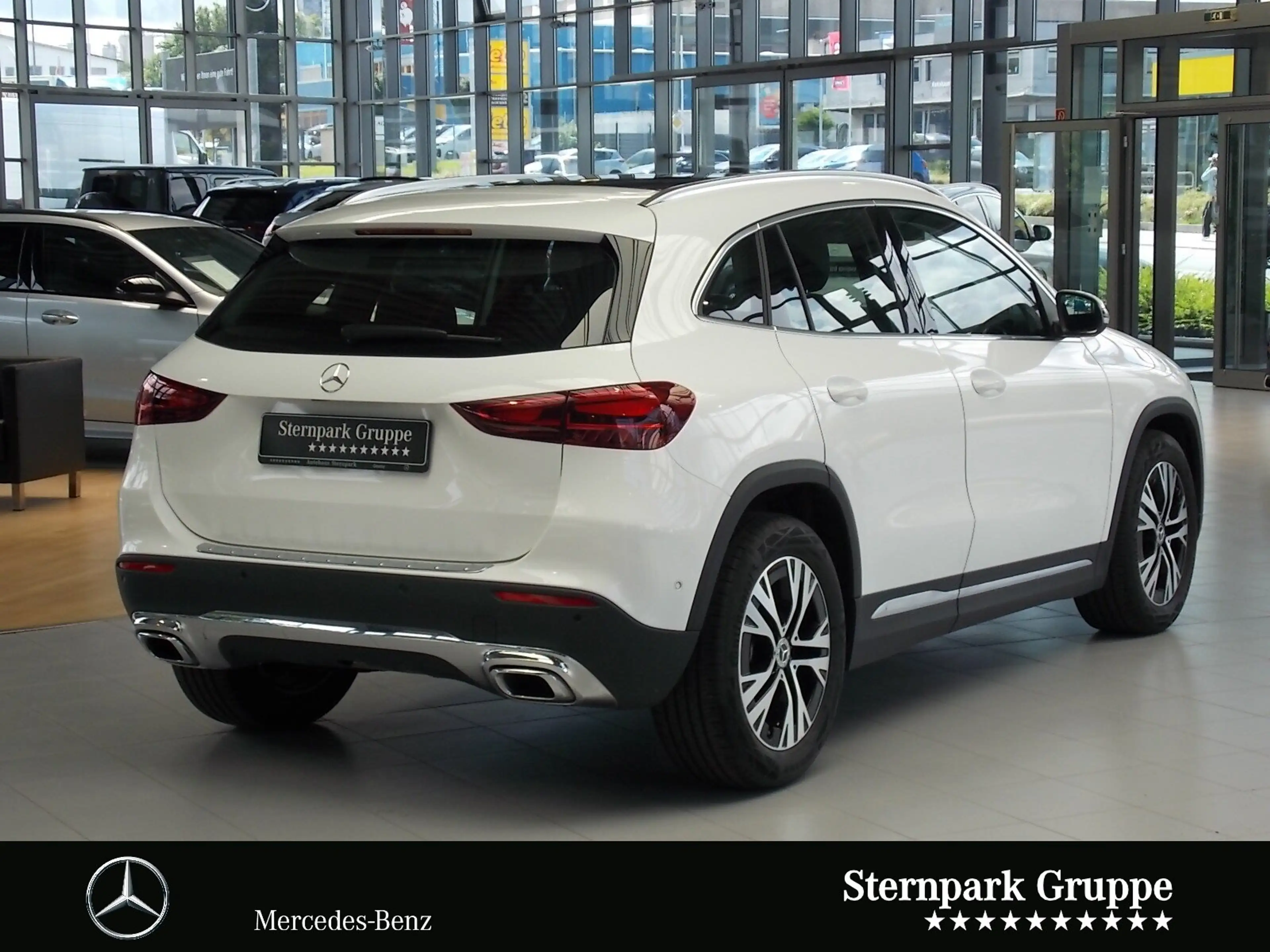 Mercedes-Benz GLA 200 GLA 200 Progressive Navi,Pano,LED,R-Kam,AHK,Easy — photo 3
