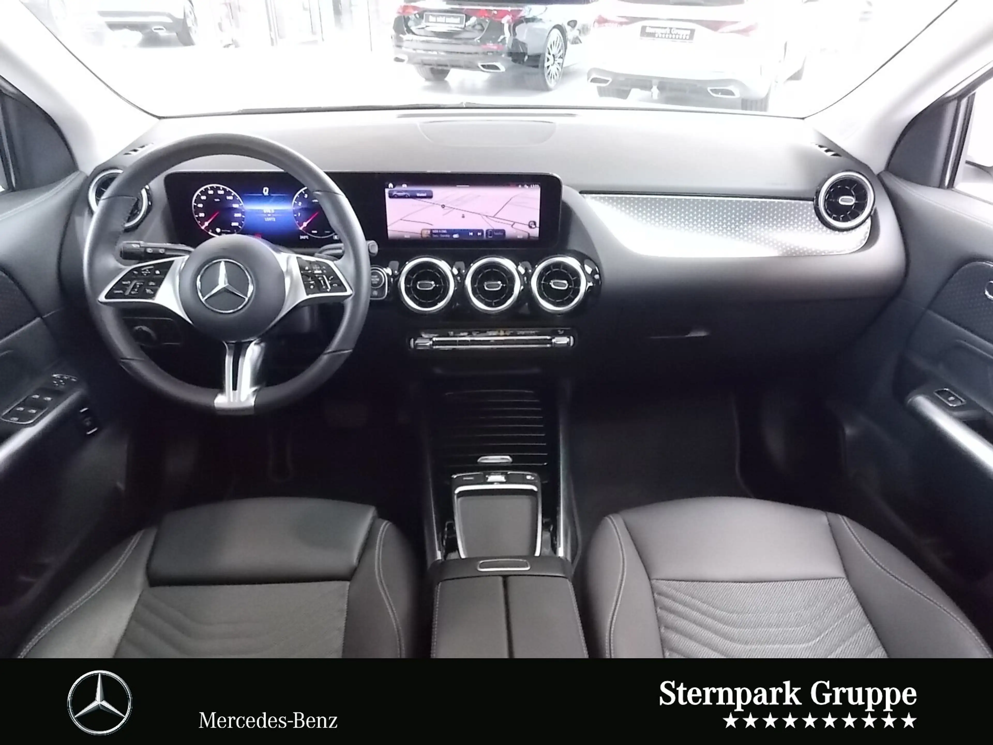 Mercedes-Benz GLA 200 GLA 200 Progressive Navi,Pano,LED,R-Kam,AHK,Easy — photo 11