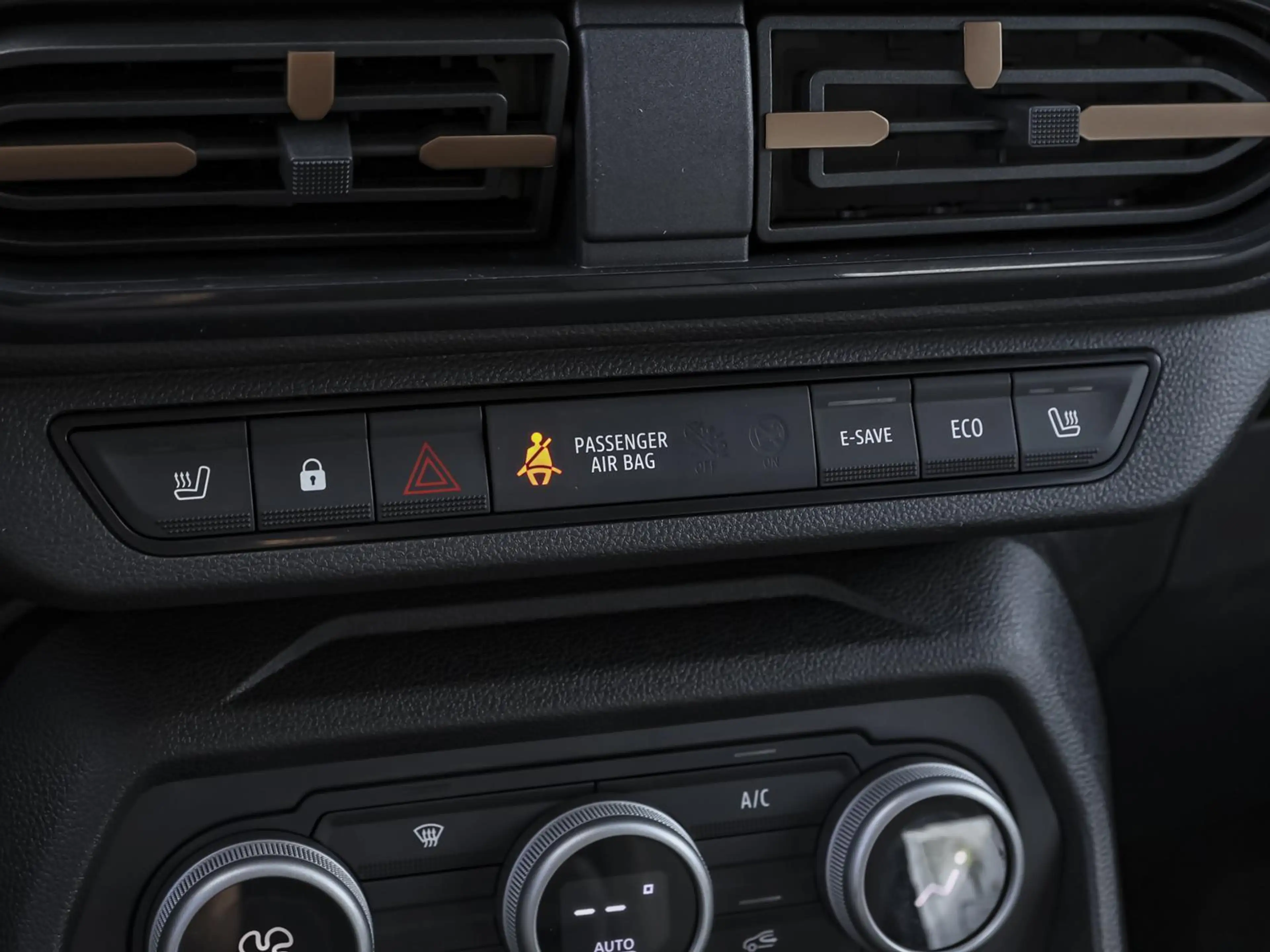 Dacia Jogger Extreme hybrid 155 NAVI SHZ PDC LHZ KLIMA — photo 6
