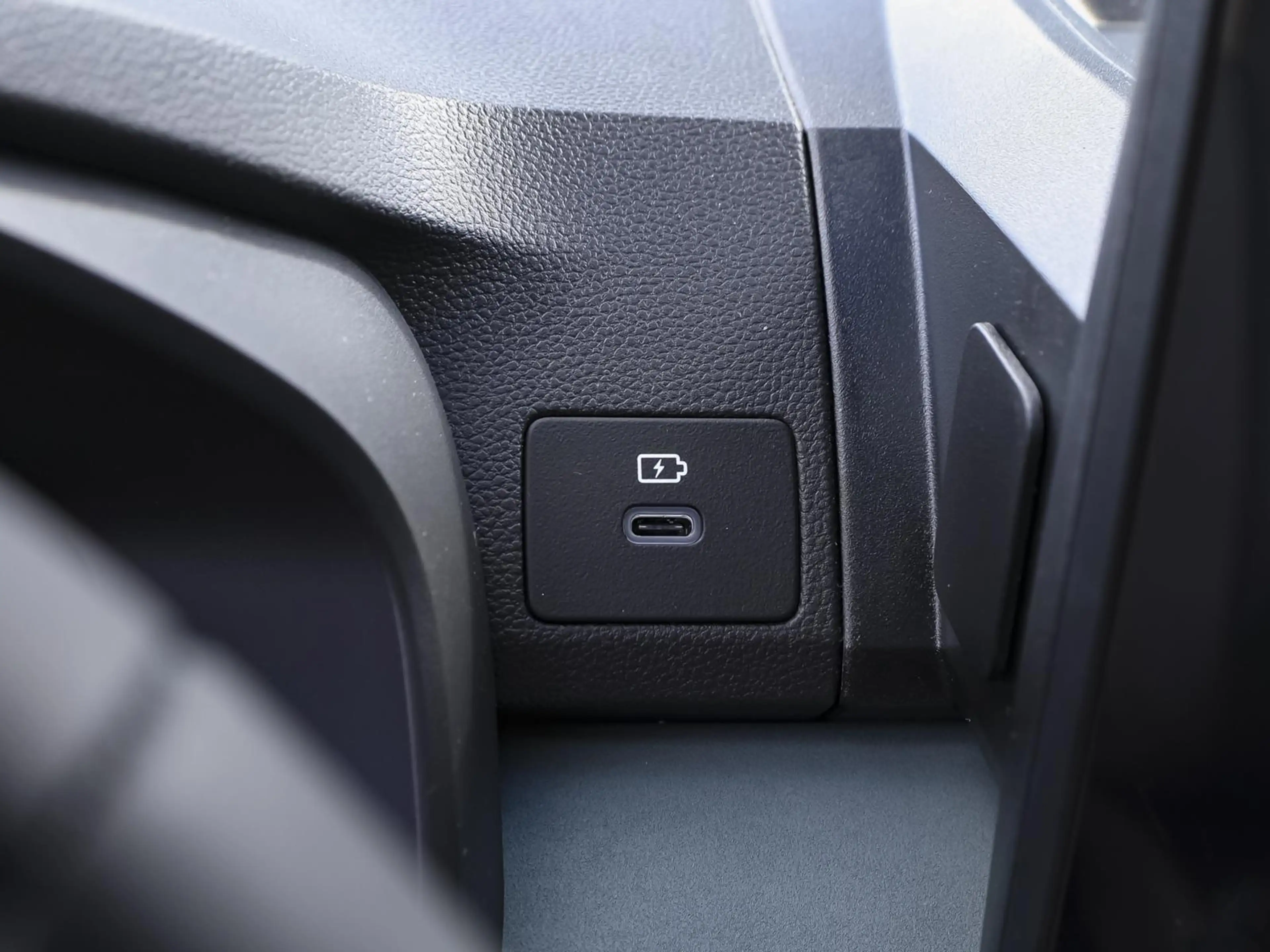 Dacia Jogger Extreme hybrid 155 NAVI SHZ PDC LHZ KLIMA — photo 12