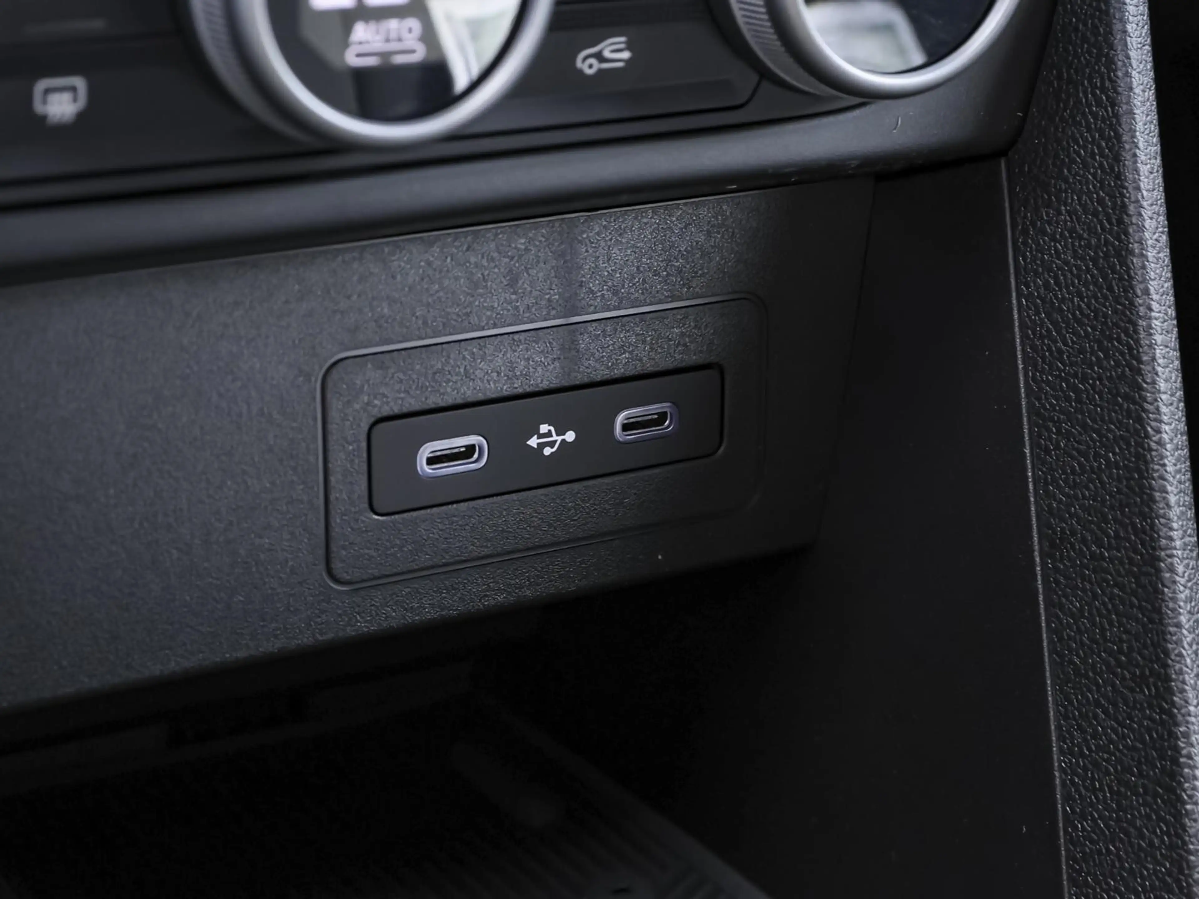 Dacia Jogger Extreme hybrid 155 NAVI SHZ PDC LHZ KLIMA — photo 14