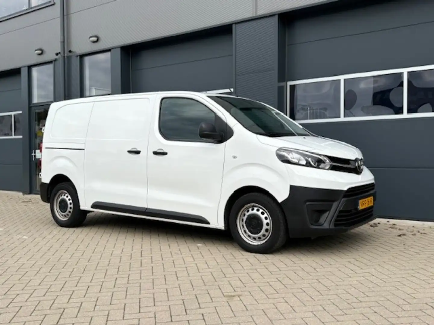 Toyota Proace Worker 2.0 D-4D L2 Live / 44.504km NAP /Carplay / Blanc - 1