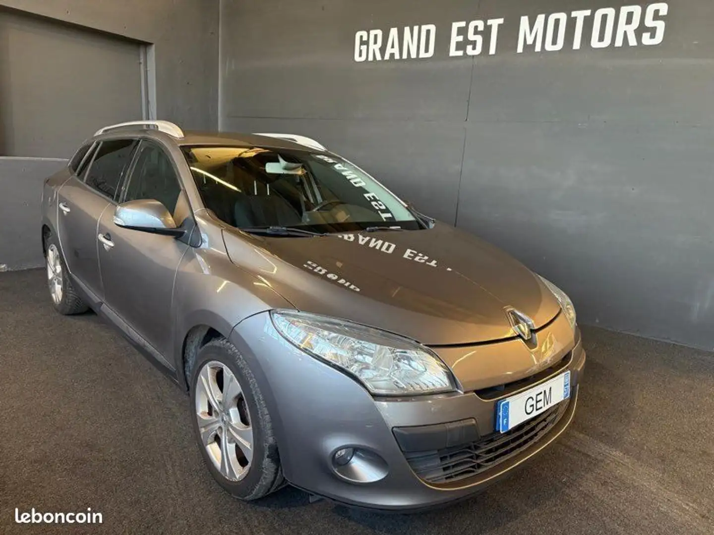 Renault Megane 1.5 DCI 3 estate DYNAMIQUE (110cv) carnet d’entretien à jour distribution GPS régulateur de vitesse attelage garantie - Beige - 1