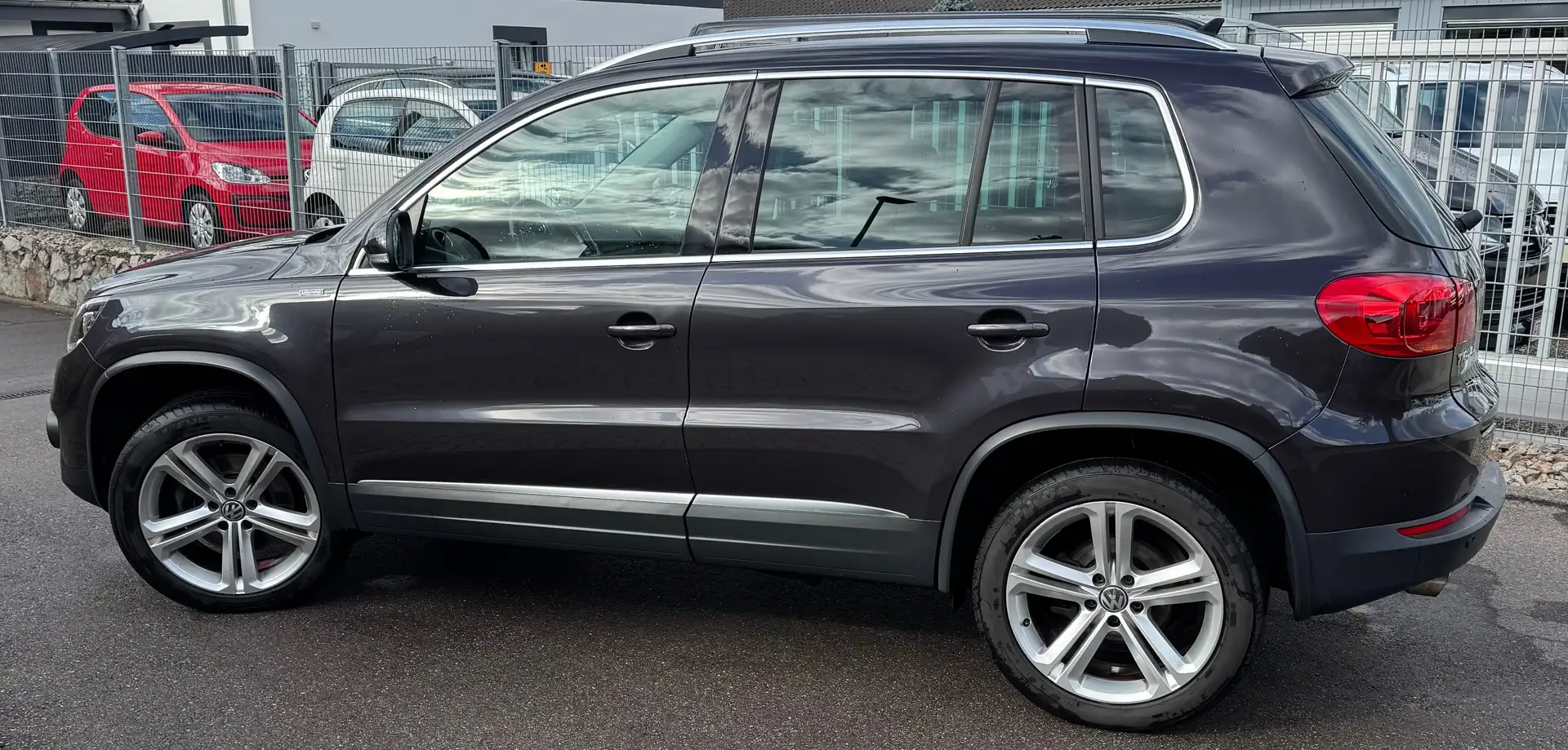 Volkswagen Tiguan 2.0 TDI DSG 4Motion Lounge Sport Gris - 2