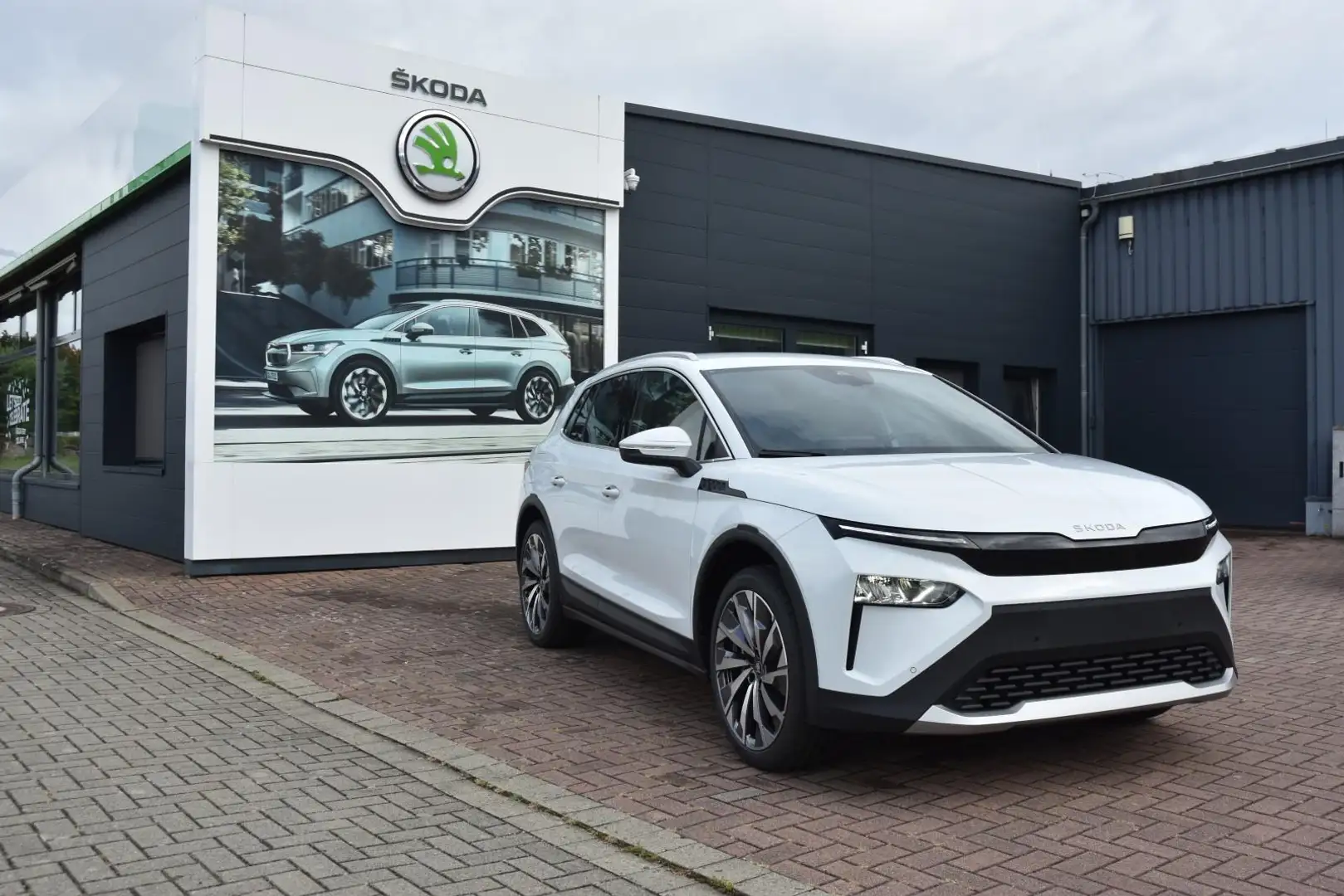 Skoda Elroq 85 Lodge*Navi*AHK*Wärmep.*ACC*LED*Rückcam. Weiß - 1