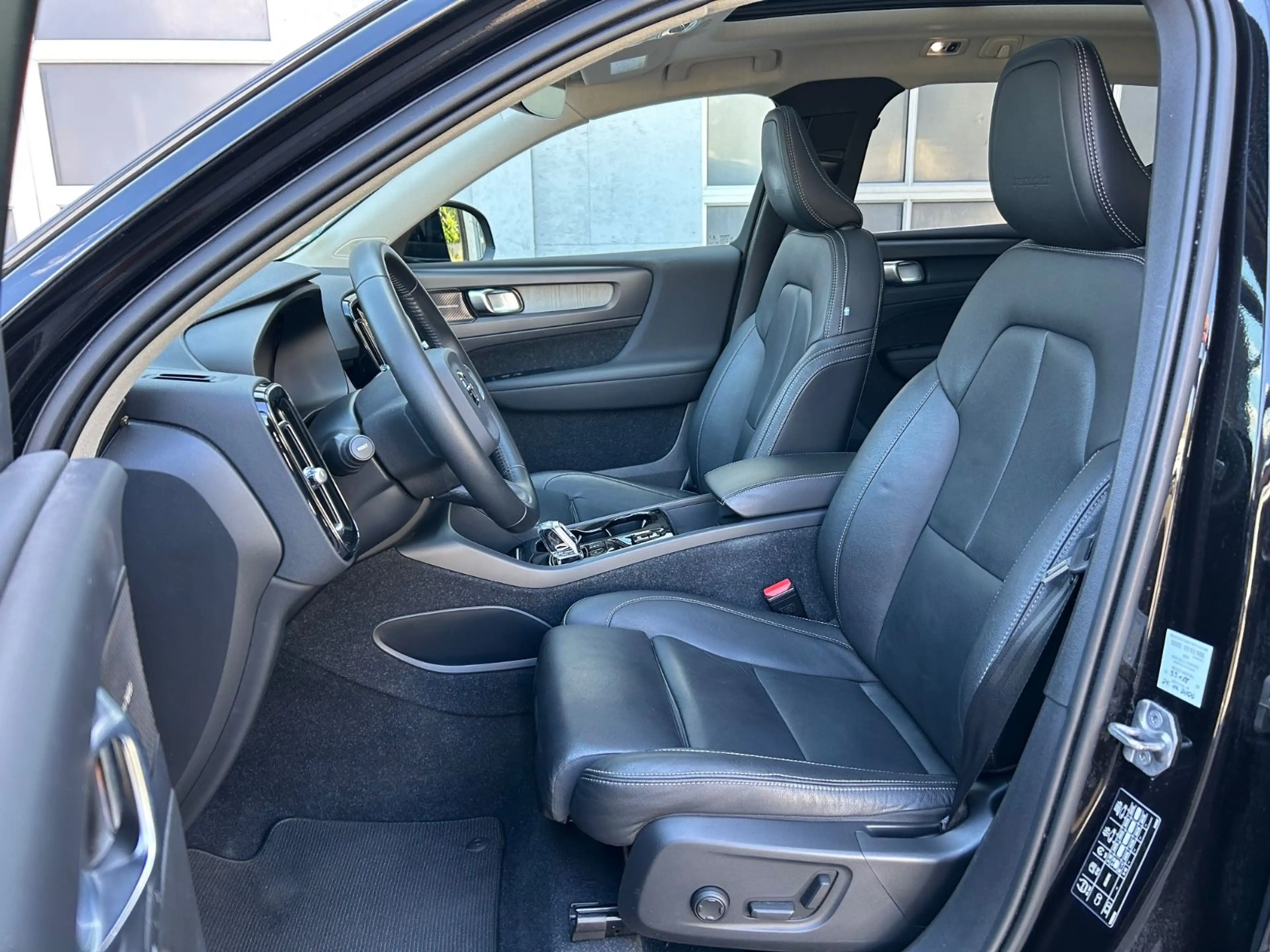 Volvo XC40 T5 Rech. Inscription*PANO*LEDER*360° KAMERA — photo 11