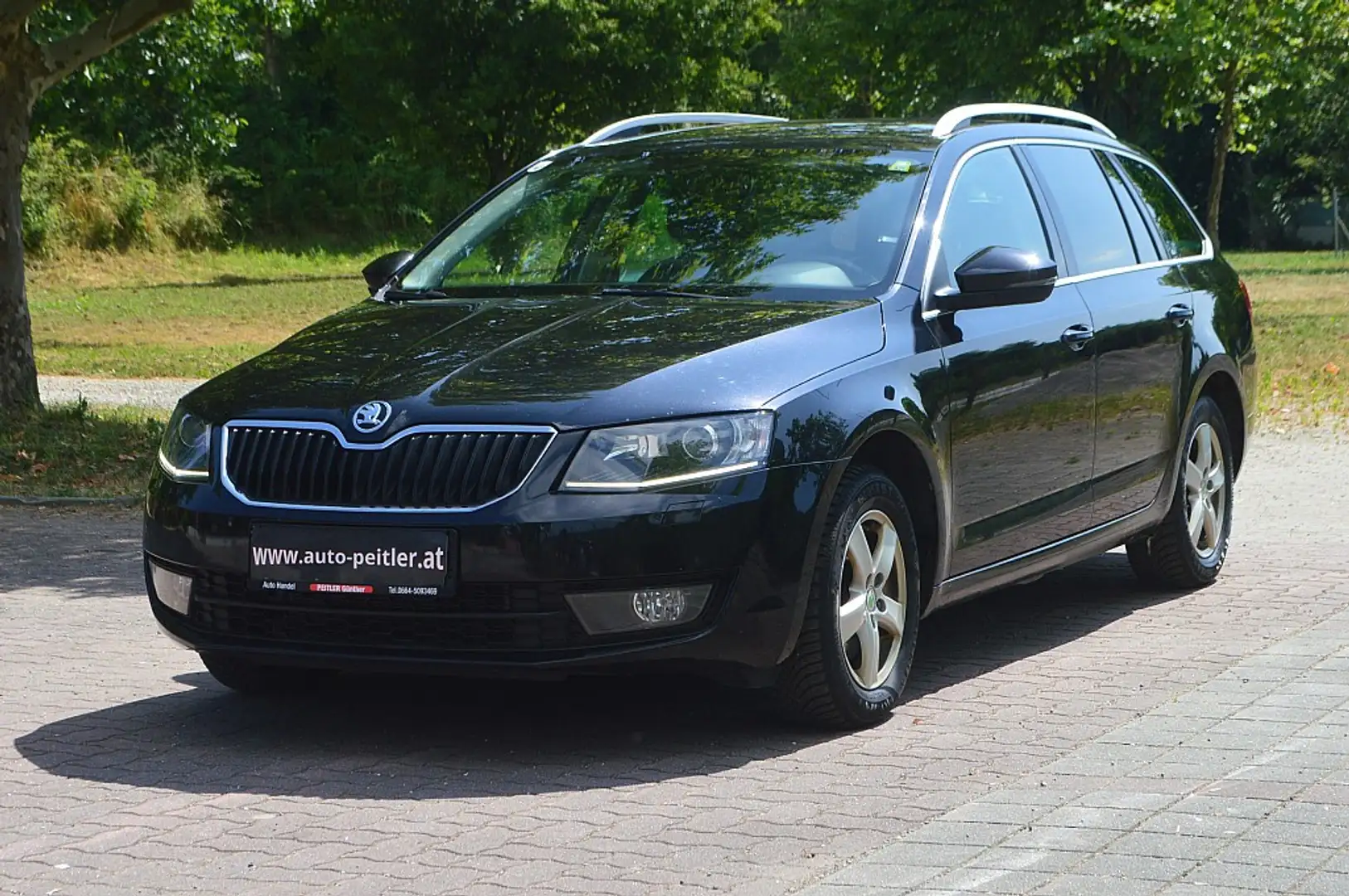Skoda Octavia 1,6TDI 4x4+NAVI+XENON+Kamera+AHK Schwarz - 2