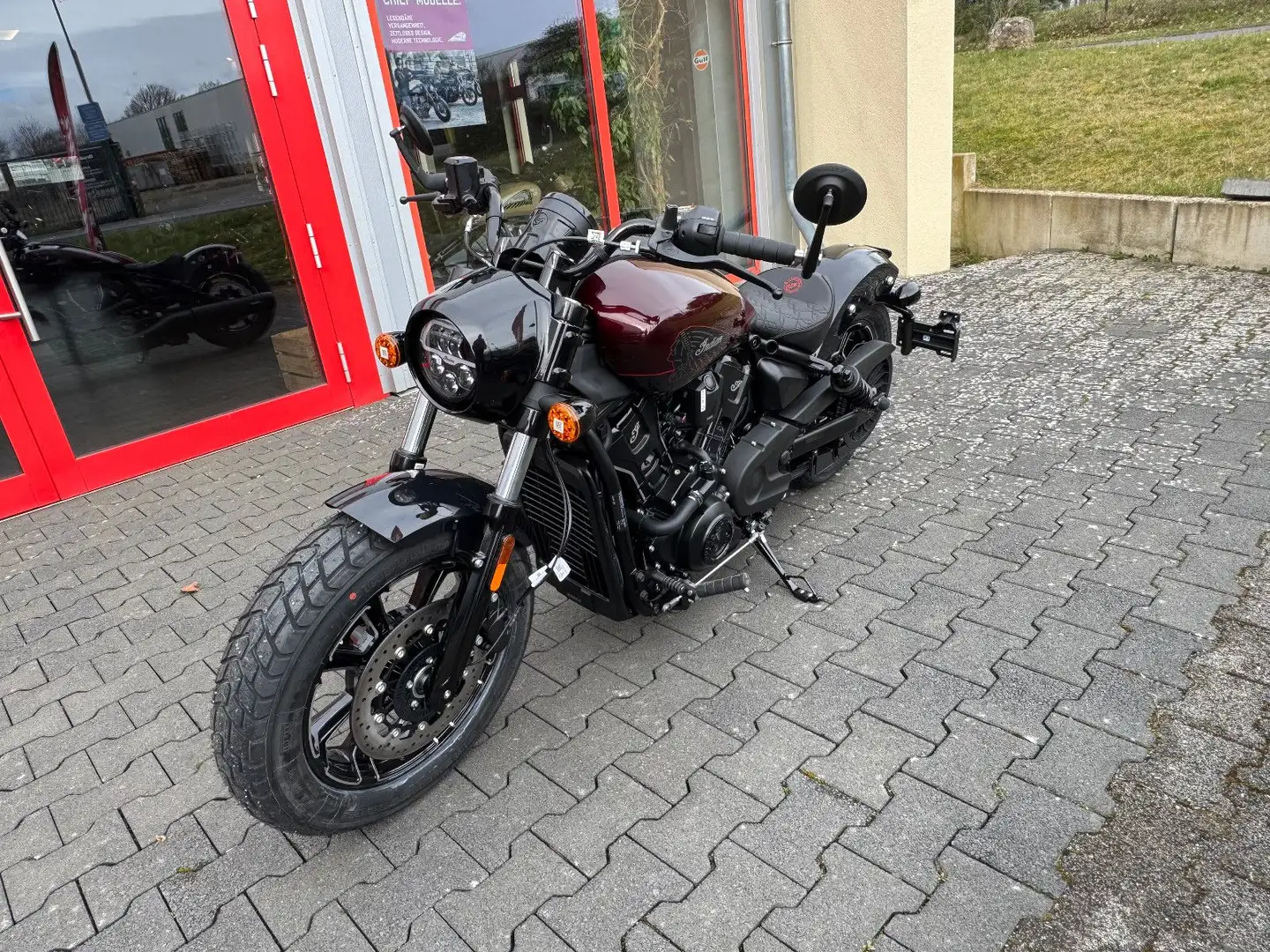 Indian Scout Bobber 125th Anniversary Elite Rojo - 2