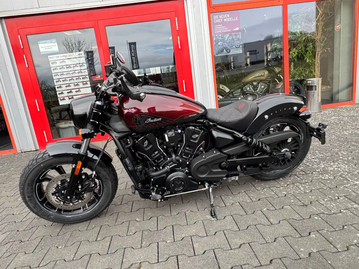 Indian Scout Bobber 125th Anniversary Elite Rojo - 1