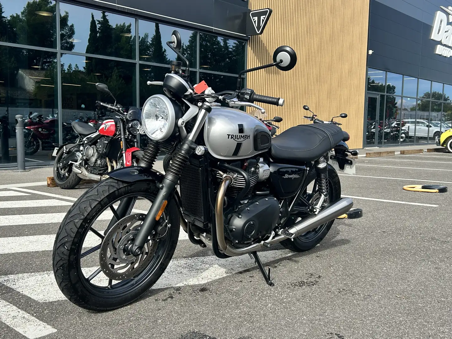 Triumph Street Twin - 1
