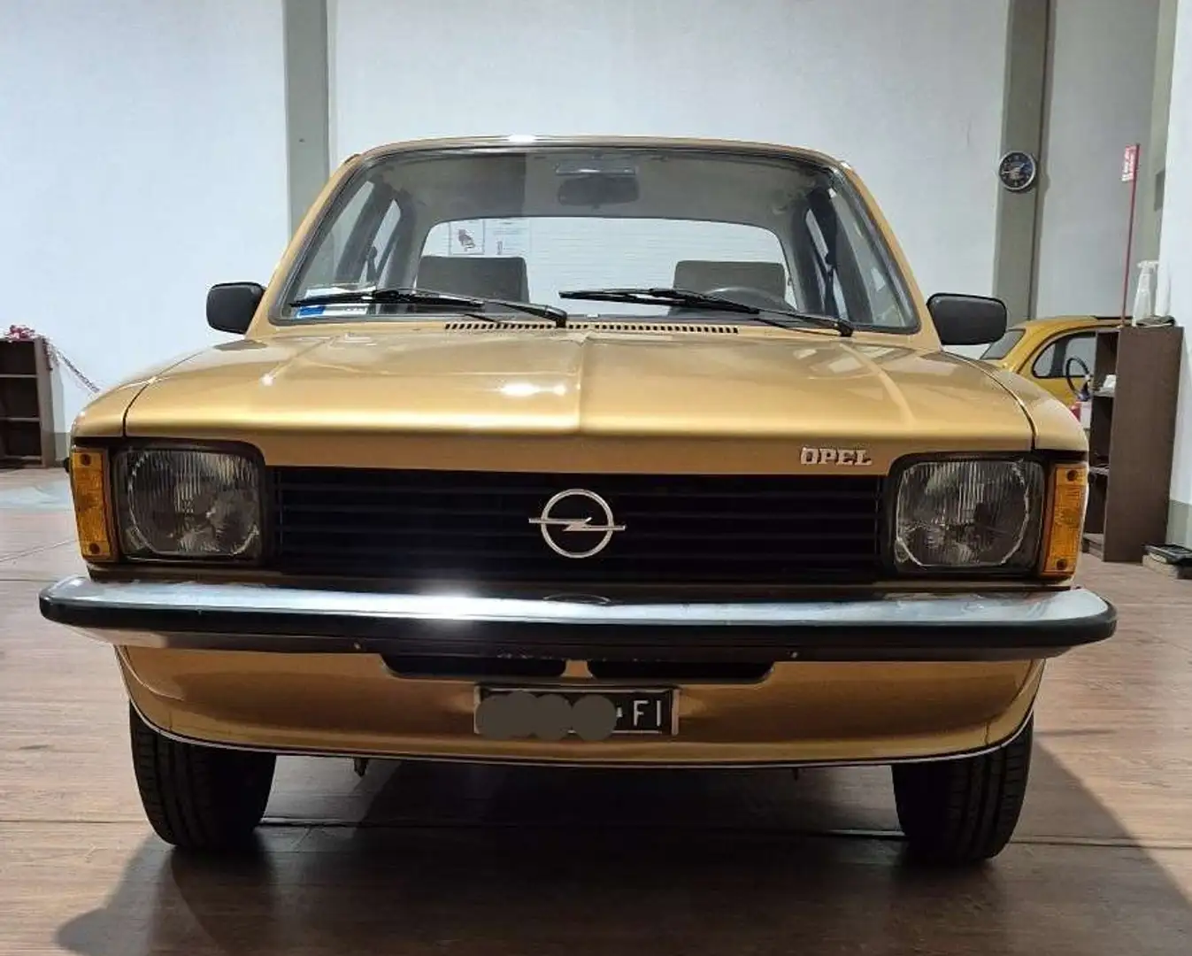 Opel Kadett berlina - 1