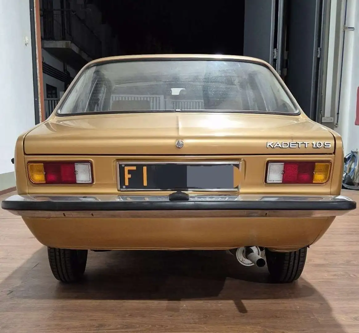 Opel Kadett berlina - 2