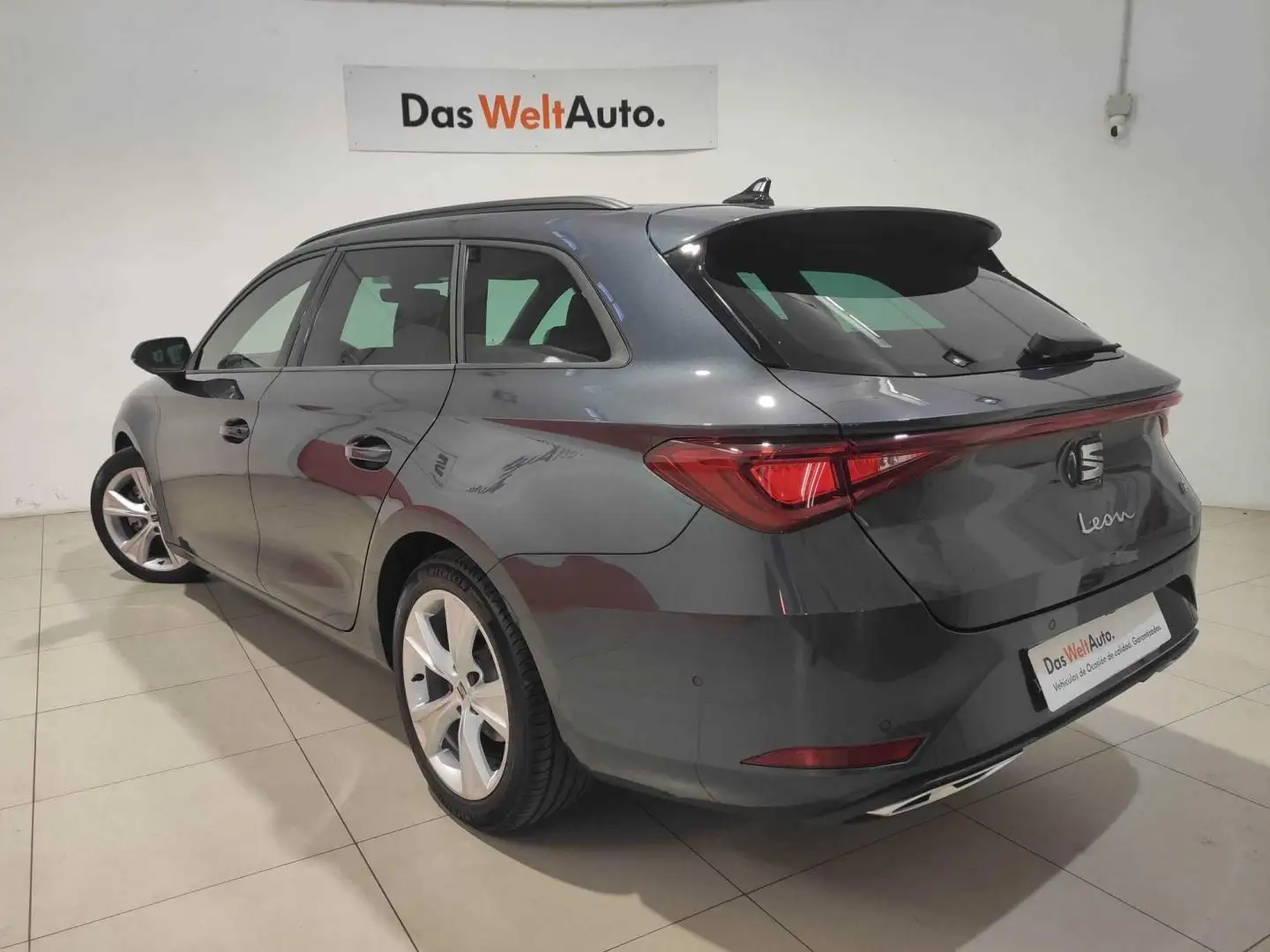 SEAT Leon Nuevo  SP 2.0 TDI 110kW DSG S&S FR XS Gris - 2