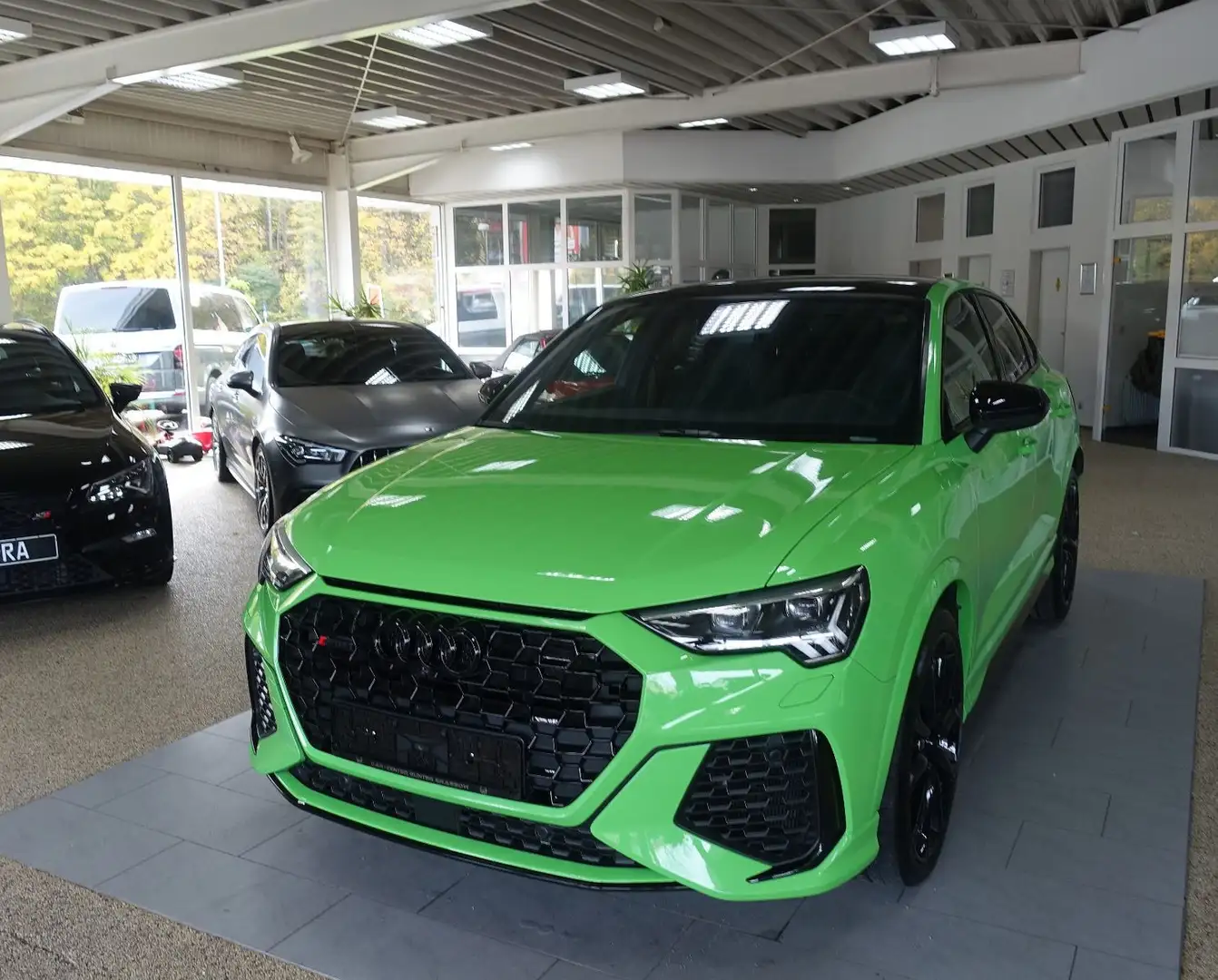 Audi RS Q3 Sportb. 2.5 TFSI qu.,MTRX Vmax NAV B&O 360° Grün - 1