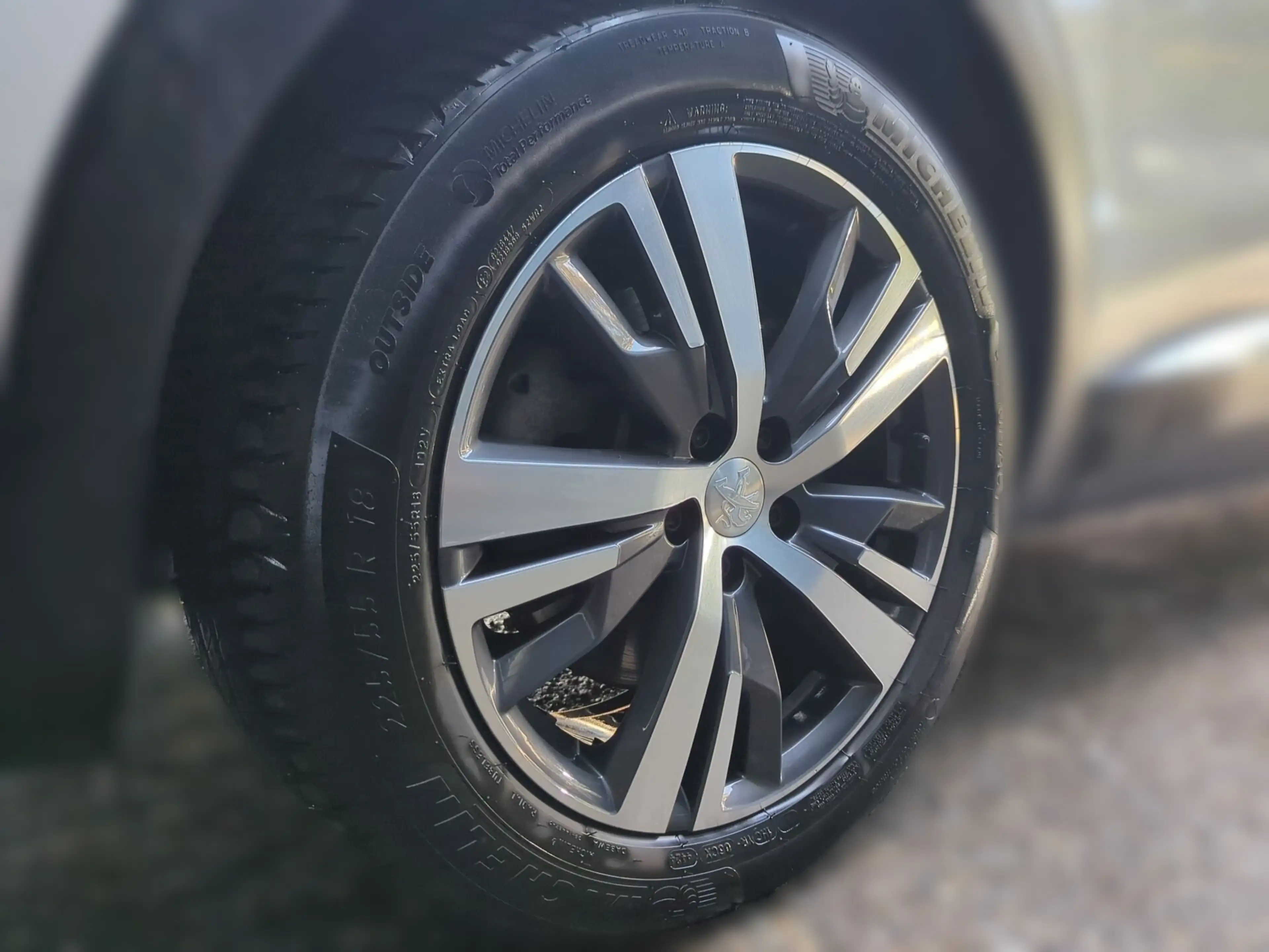 Peugeot Others 3008 Hybrid4 300 e-EAT8 Allure Pack AHK Navi — photo 4